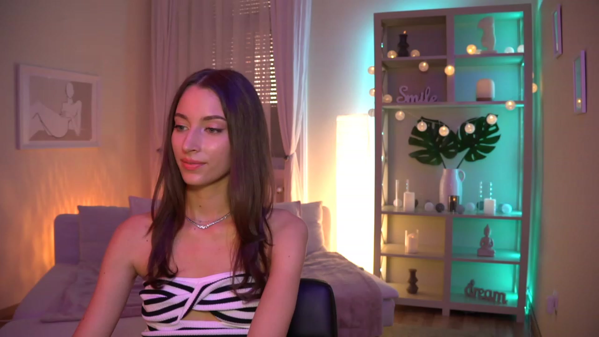 Gallery image thumbnail from Emily_grey69's myfreecams stream on, 08/26/2023, 17:51 image 2 of 20