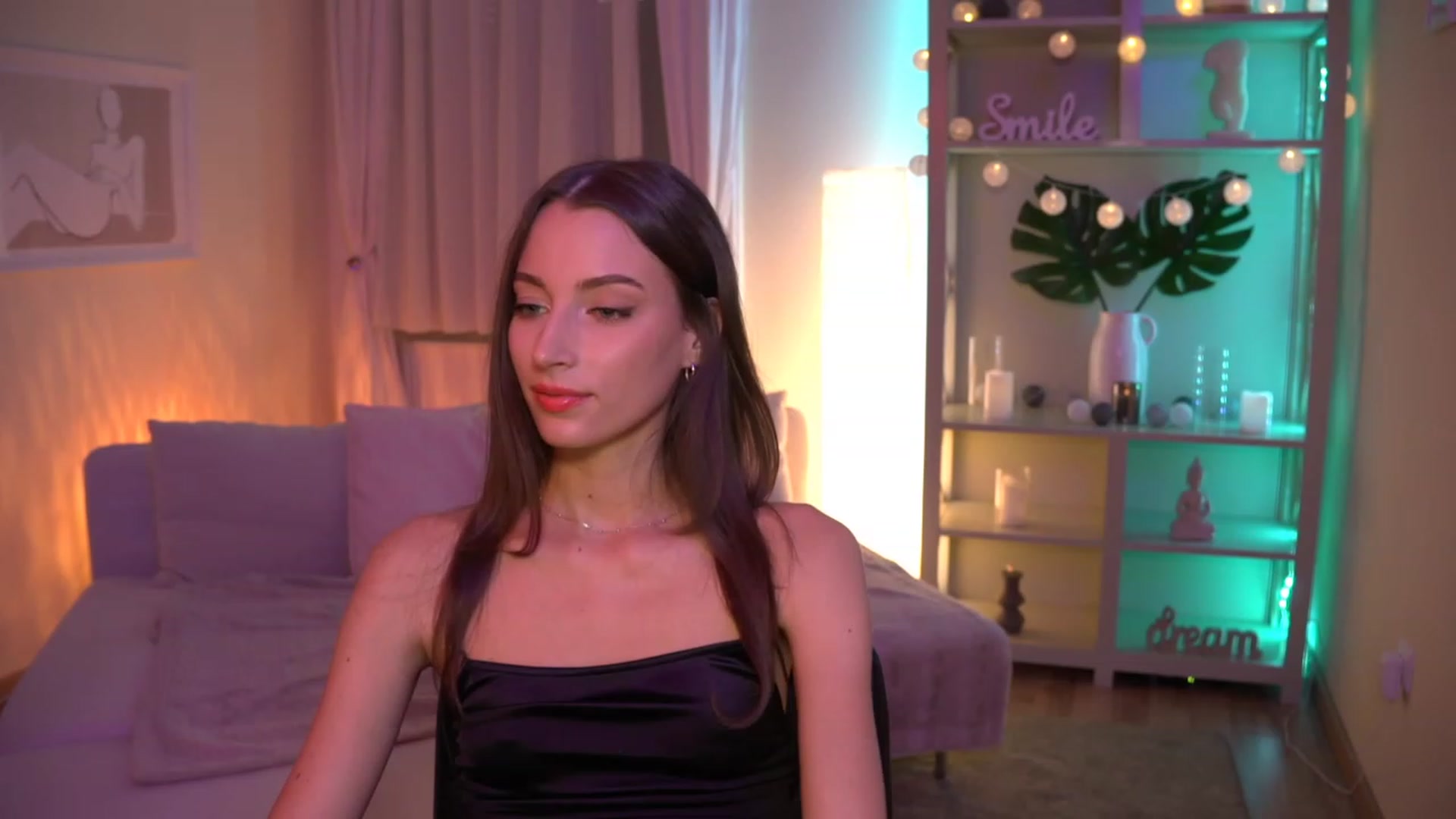 Gallery image thumbnail from Emily_grey69's myfreecams stream on, 08/29/2023, 17:07 image 18 of 20