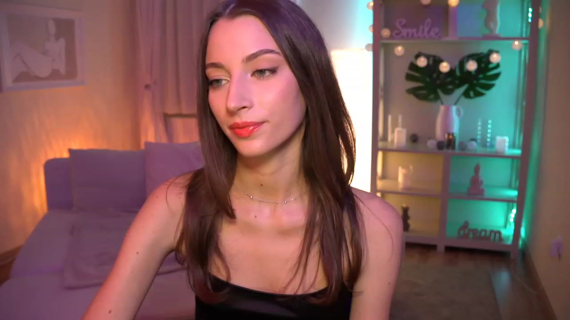 Gallery image thumbnail from Emily_grey69's myfreecams stream on, 08/29/2023, 17:07 image 7 of 20