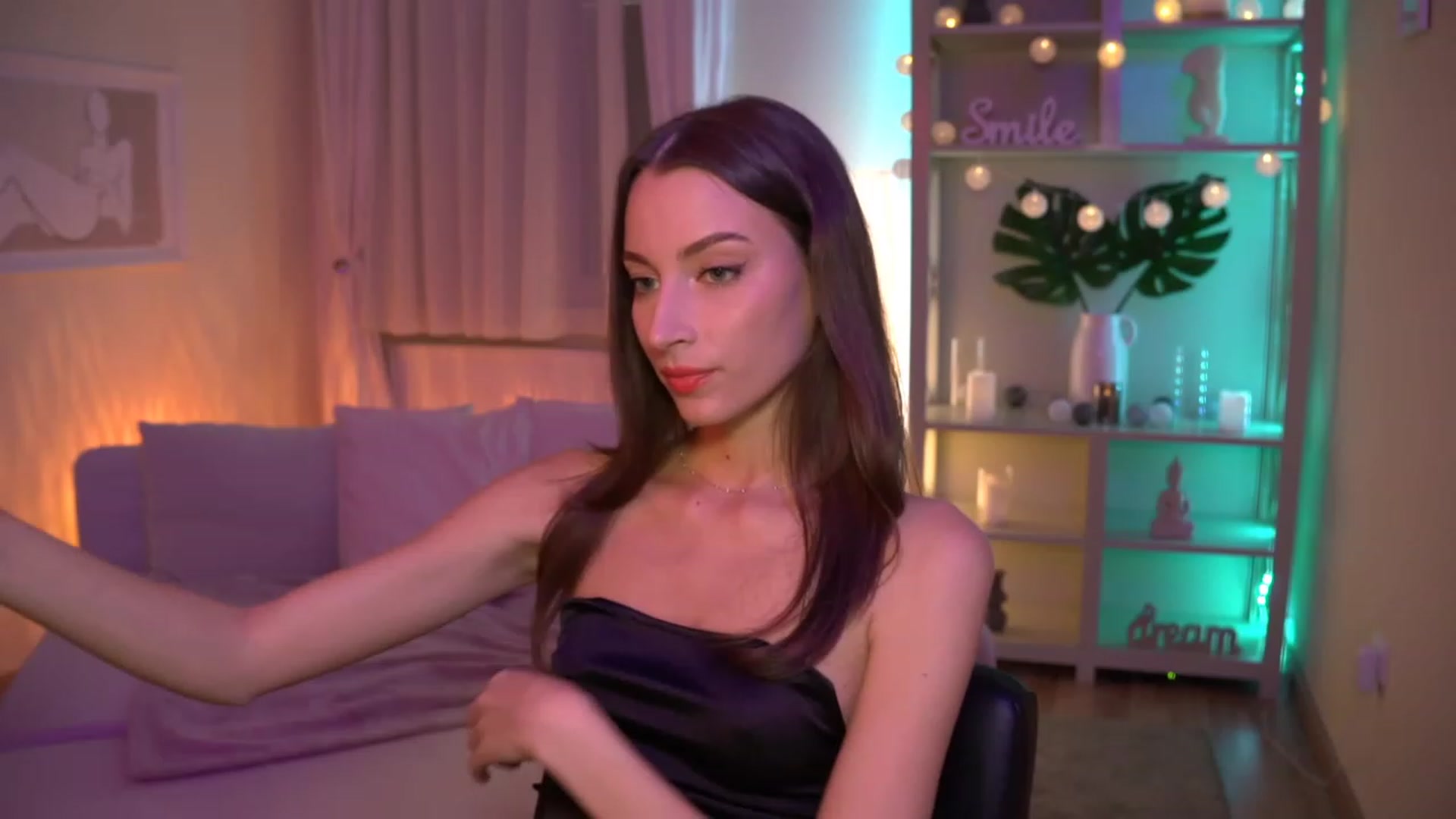 Gallery image thumbnail from Emily_grey69's myfreecams stream on, 08/29/2023, 17:07 image 19 of 20