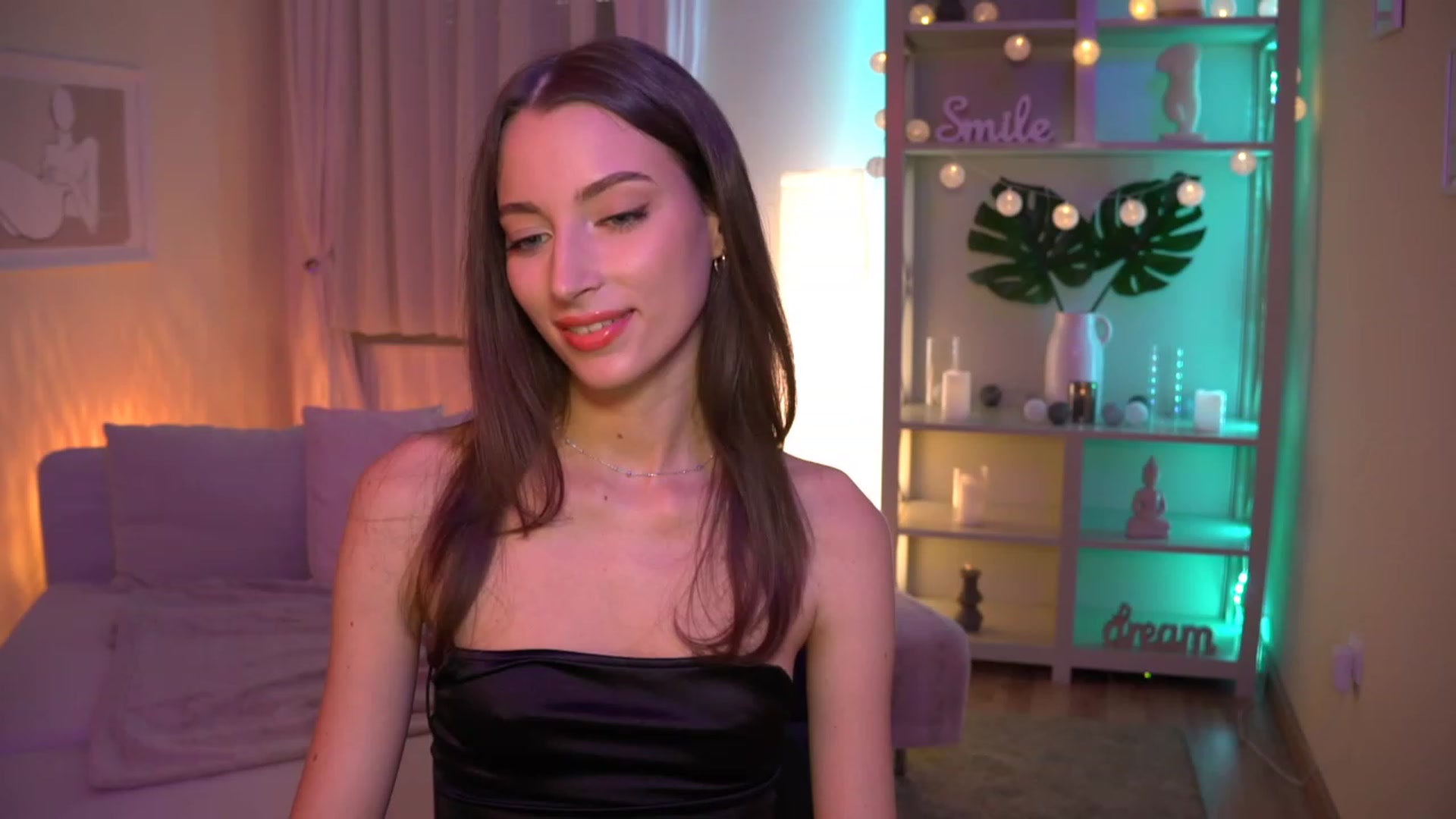 Gallery image thumbnail from Emily_grey69's myfreecams stream on, 08/29/2023, 17:07 image 17 of 20