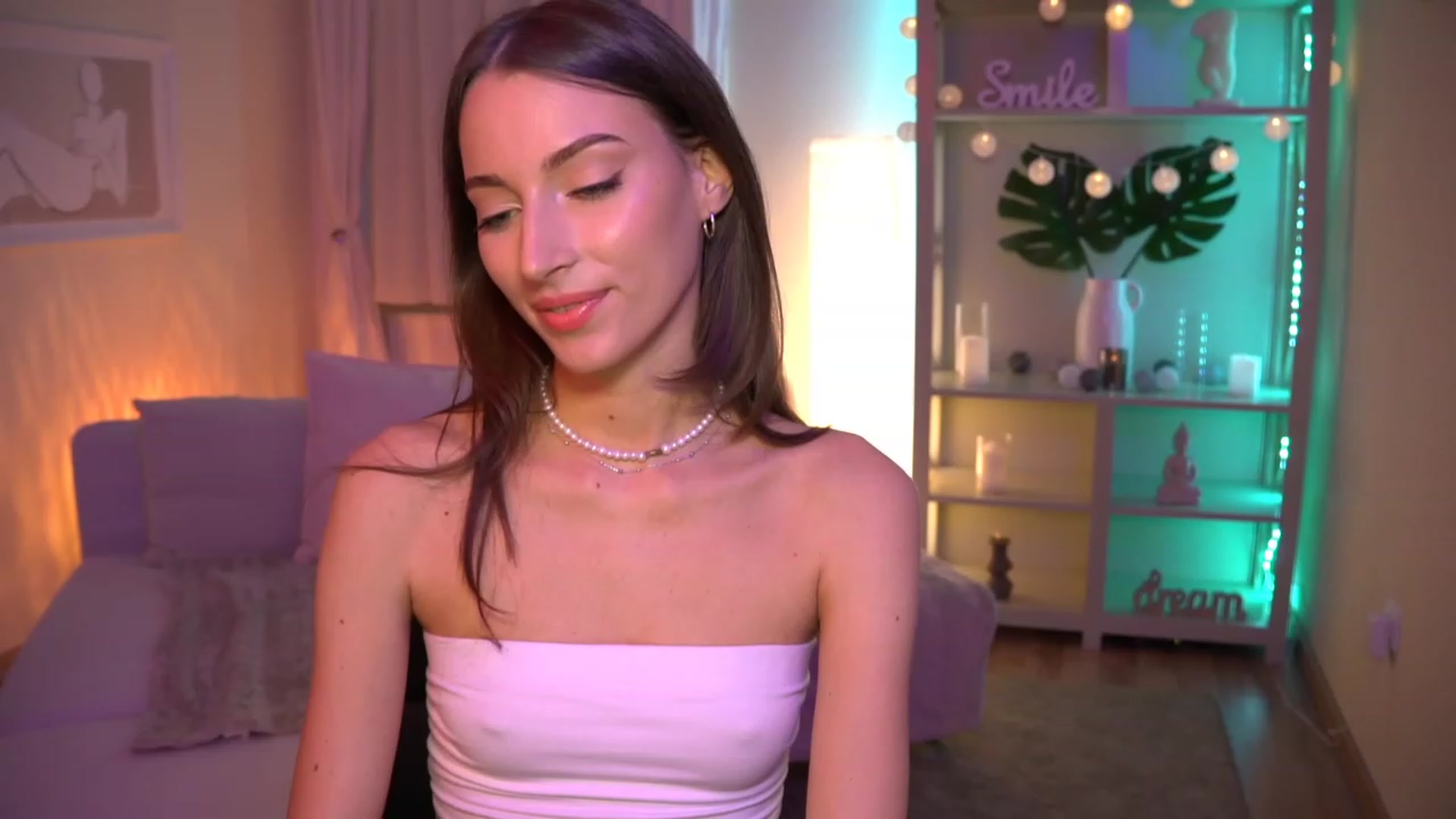 Gallery image thumbnail from Emily_grey69's myfreecams stream on, 08/31/2023, 16:47 image 12 of 20