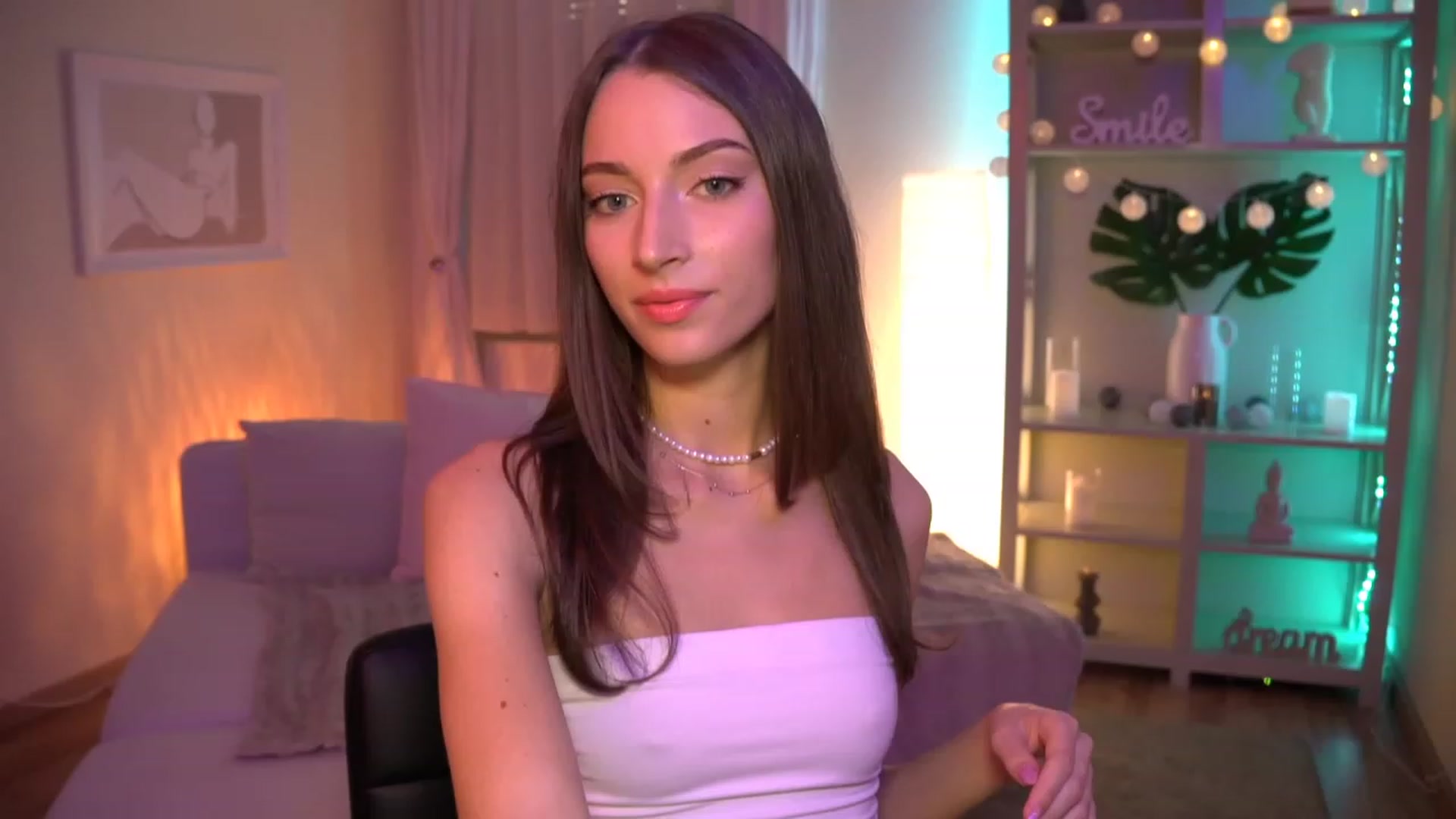 Gallery image thumbnail from Emily_grey69's myfreecams stream on, 08/31/2023, 16:47 image 3 of 20