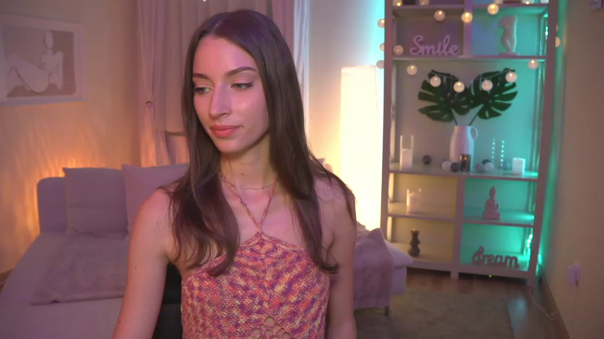 Gallery image thumbnail from Emily_grey69's myfreecams stream on, 09/01/2023, 17:03 image 7 of 20