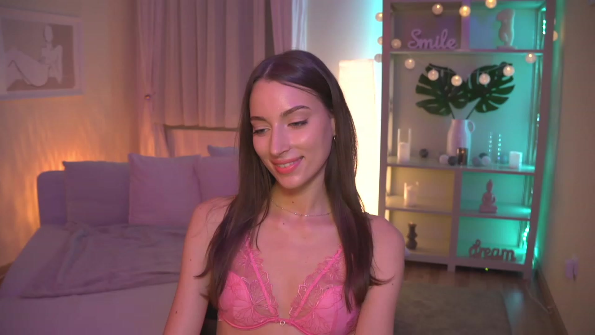 Gallery image thumbnail from Emily_grey69's myfreecams stream on, 09/01/2023, 19:41 image 5 of 20