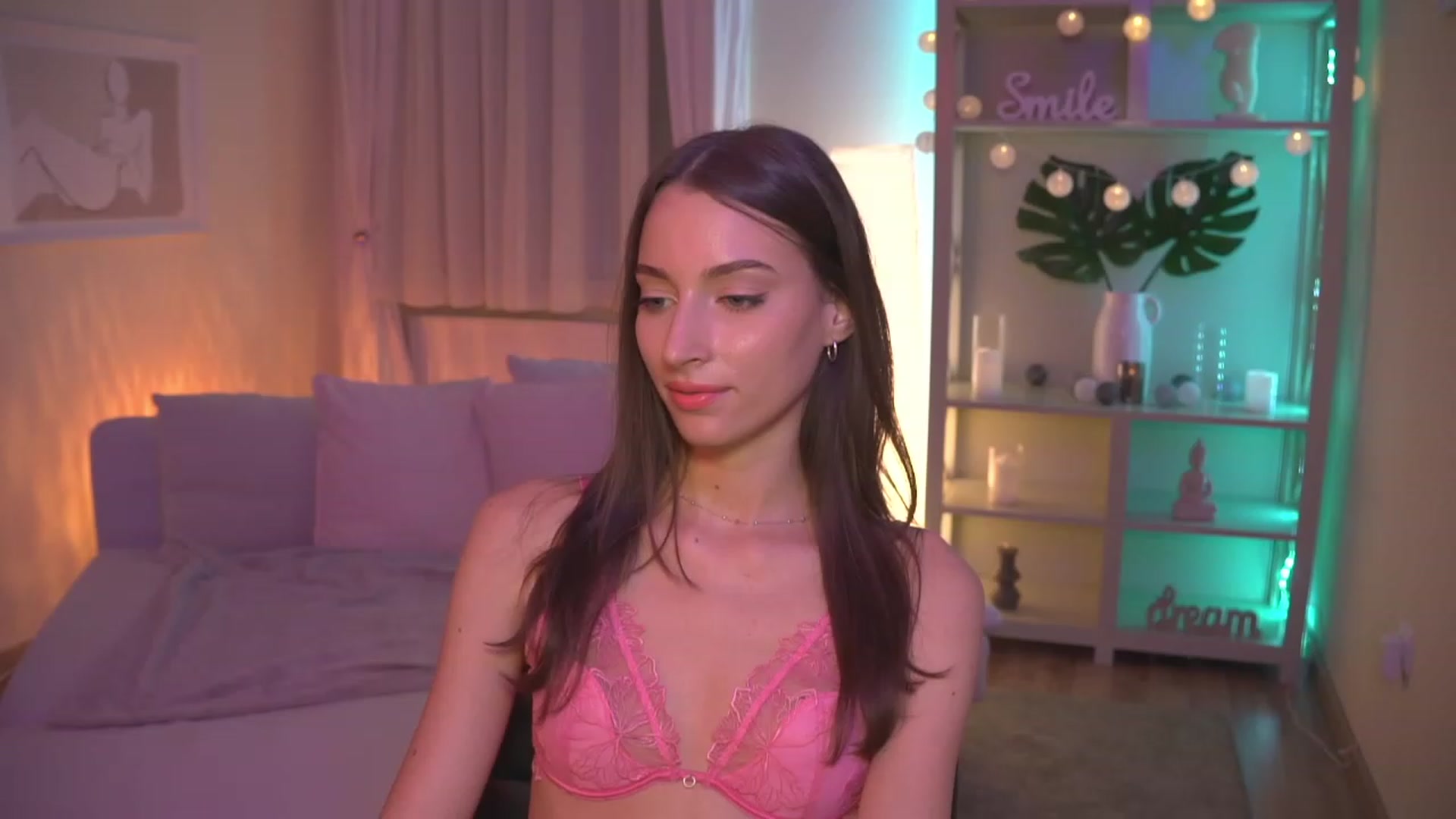 Gallery image thumbnail from Emily_grey69's myfreecams stream on, 09/01/2023, 19:41 image 7 of 20