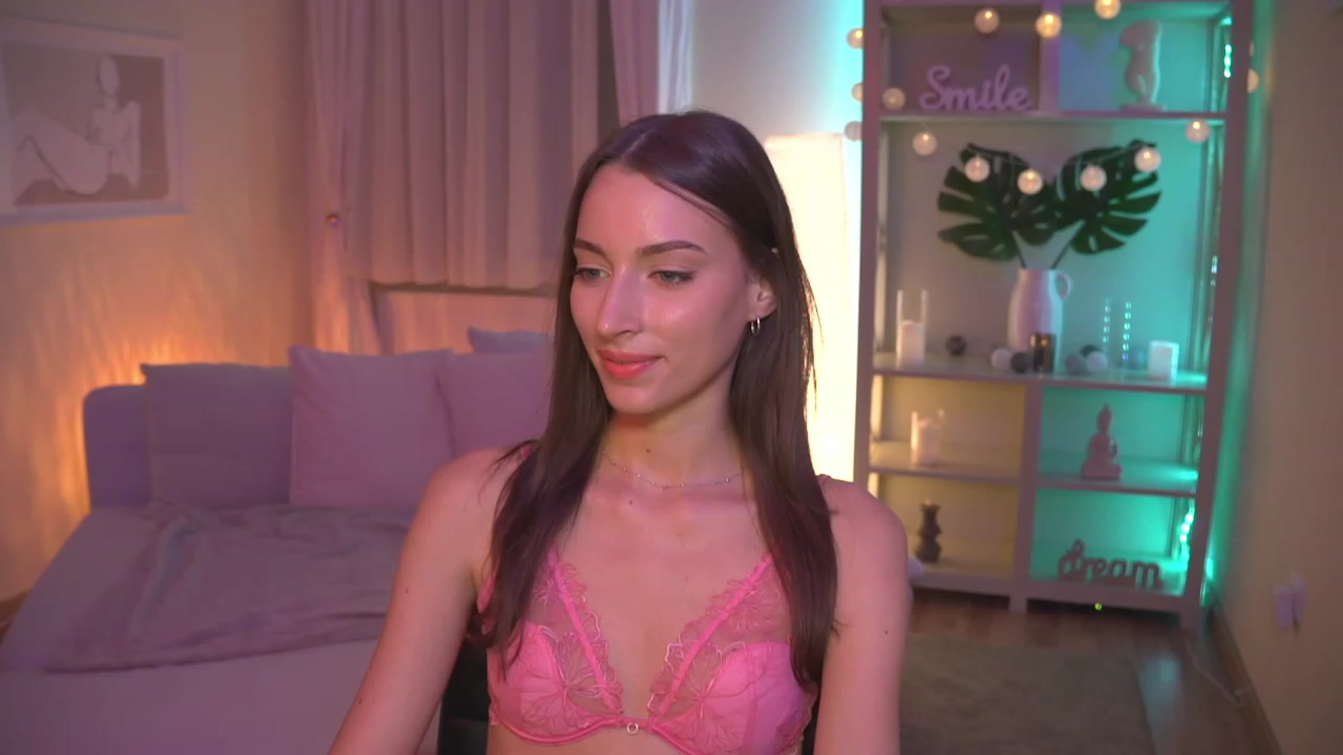 Gallery image thumbnail from Emily_grey69's myfreecams stream on, 09/01/2023, 19:41 image 2 of 20
