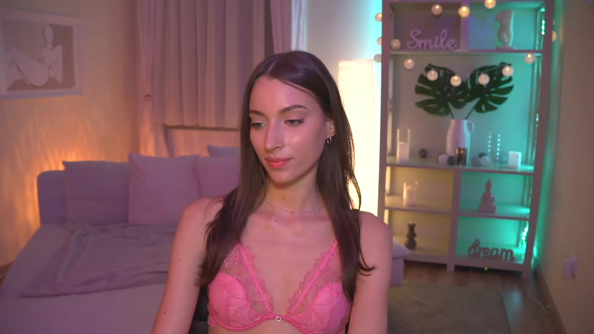 Gallery image thumbnail from Emily_grey69's myfreecams stream on, 09/01/2023, 19:41 image 10 of 20