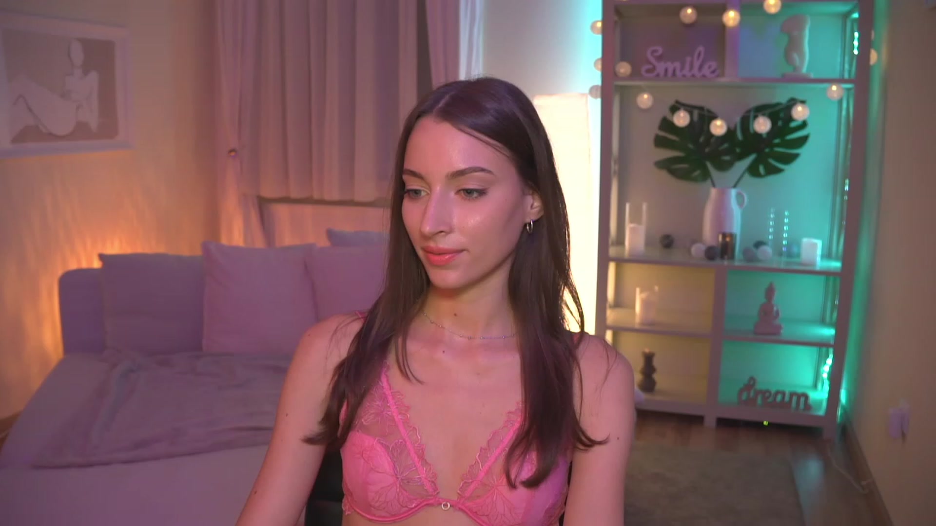 Gallery image thumbnail from Emily_grey69's myfreecams stream on, 09/01/2023, 19:41 image 8 of 20