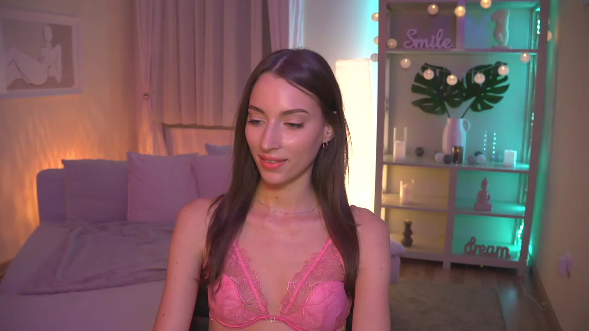 Gallery image thumbnail from Emily_grey69's myfreecams stream on, 09/01/2023, 19:41 image 1 of 20