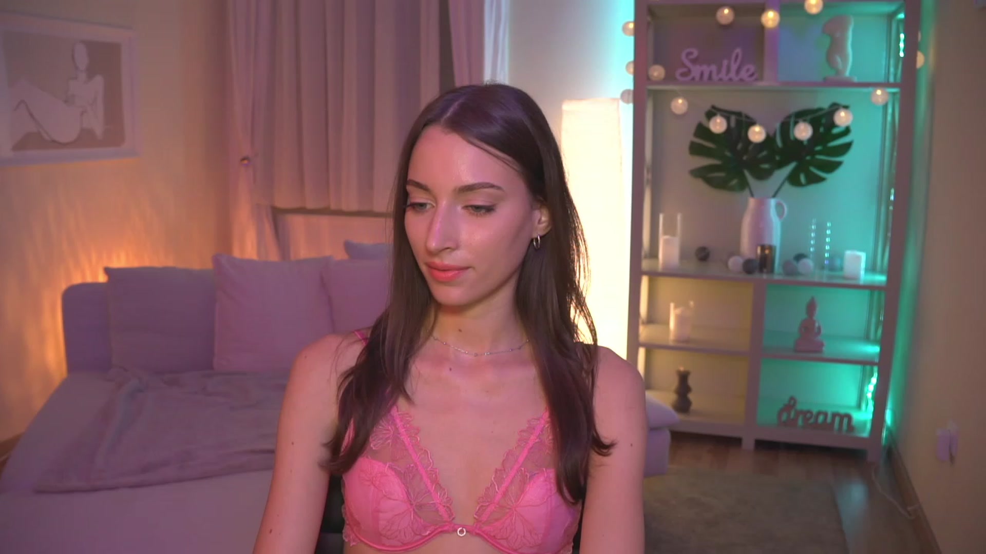 Gallery image thumbnail from Emily_grey69's myfreecams stream on, 09/01/2023, 19:41 image 12 of 20