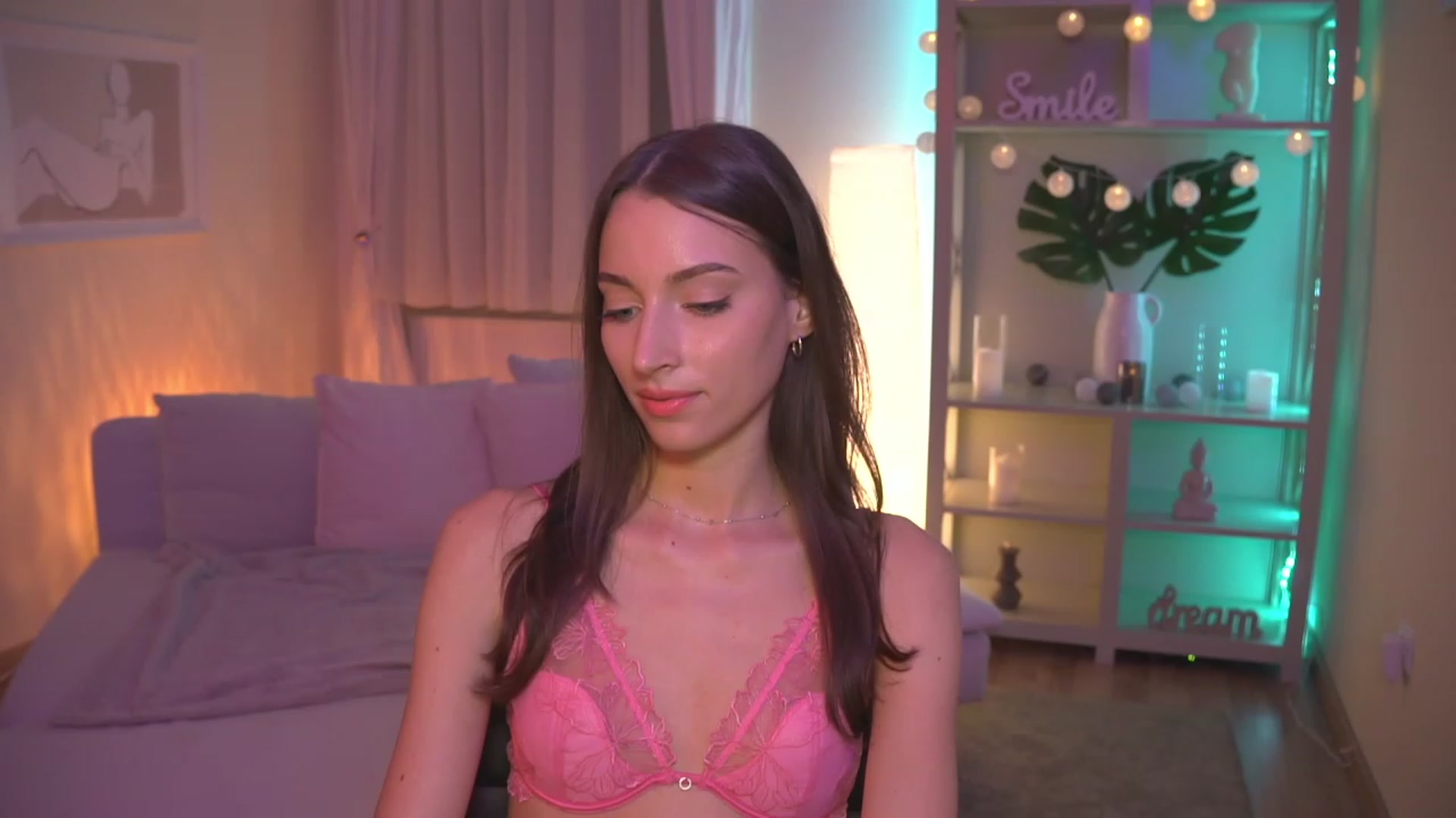 Gallery image thumbnail from Emily_grey69's myfreecams stream on, 09/01/2023, 19:41 image 11 of 20