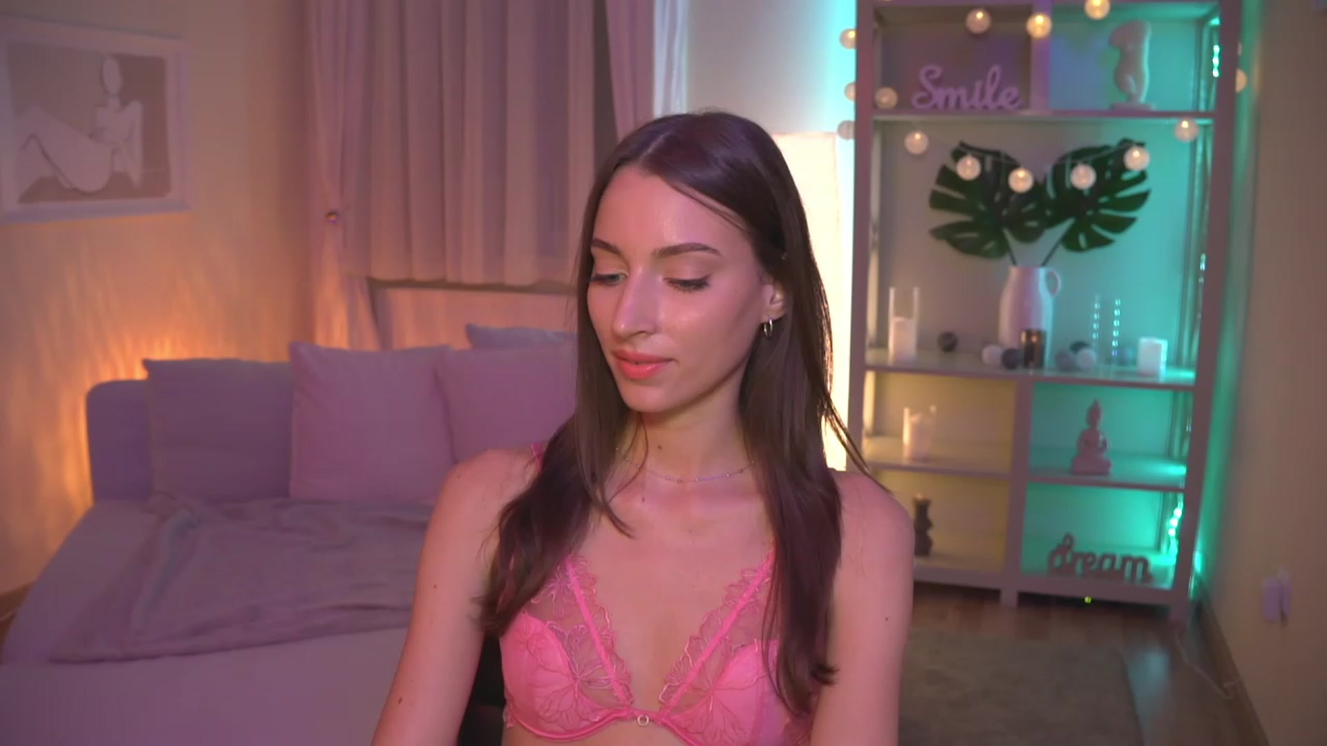 Gallery image thumbnail from Emily_grey69's myfreecams stream on, 09/01/2023, 19:41 image 19 of 20