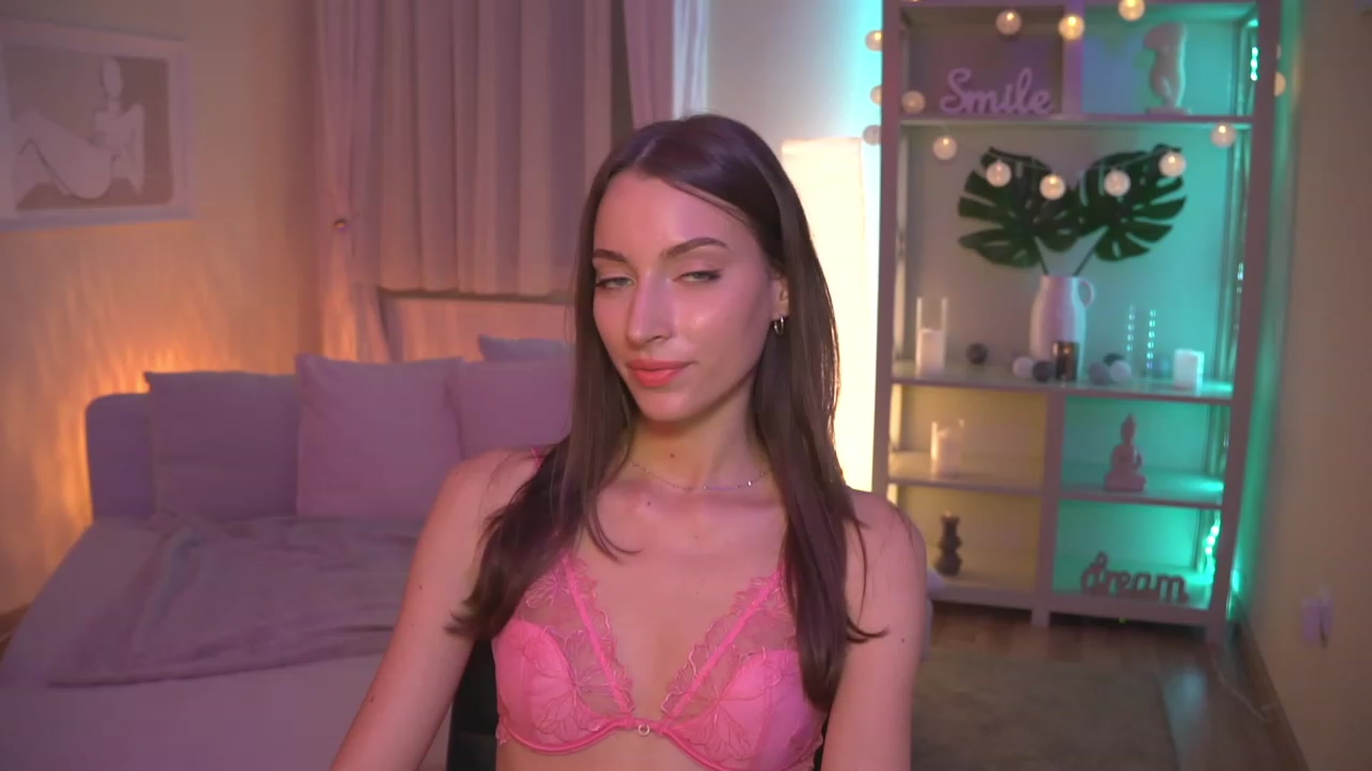 Gallery image thumbnail from Emily_grey69's myfreecams stream on, 09/01/2023, 19:41 image 9 of 20
