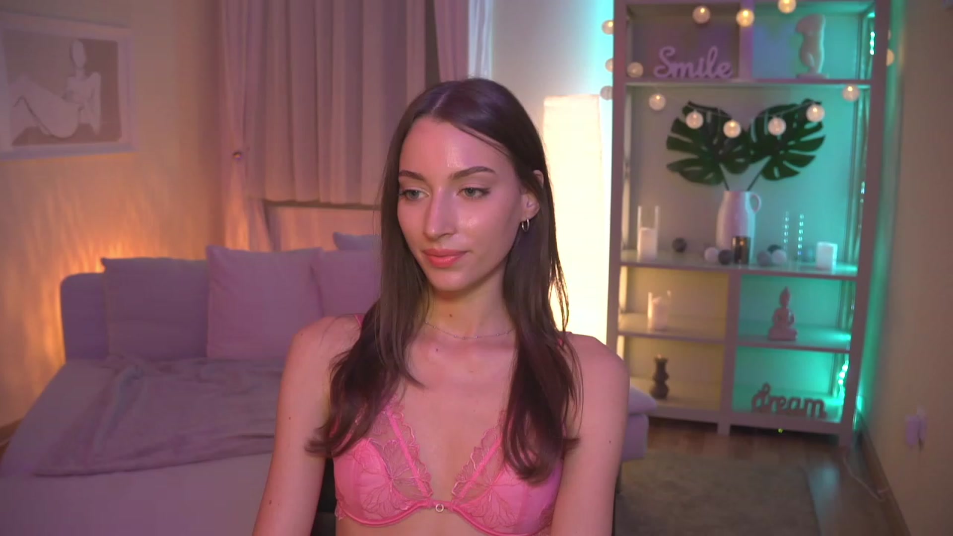 Gallery image thumbnail from Emily_grey69's myfreecams stream on, 09/01/2023, 19:41 image 14 of 20