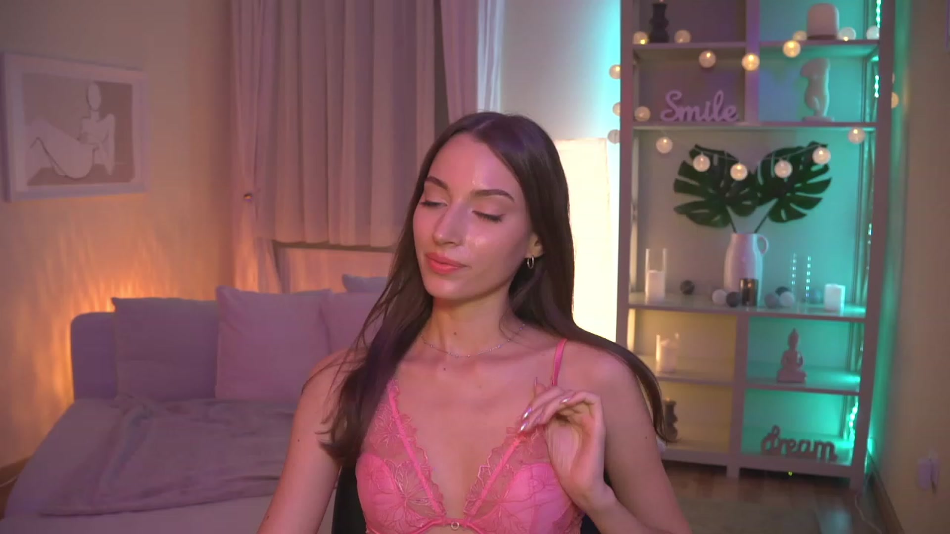 Gallery image thumbnail from Emily_grey69's myfreecams stream on, 09/01/2023, 20:32 image 18 of 20
