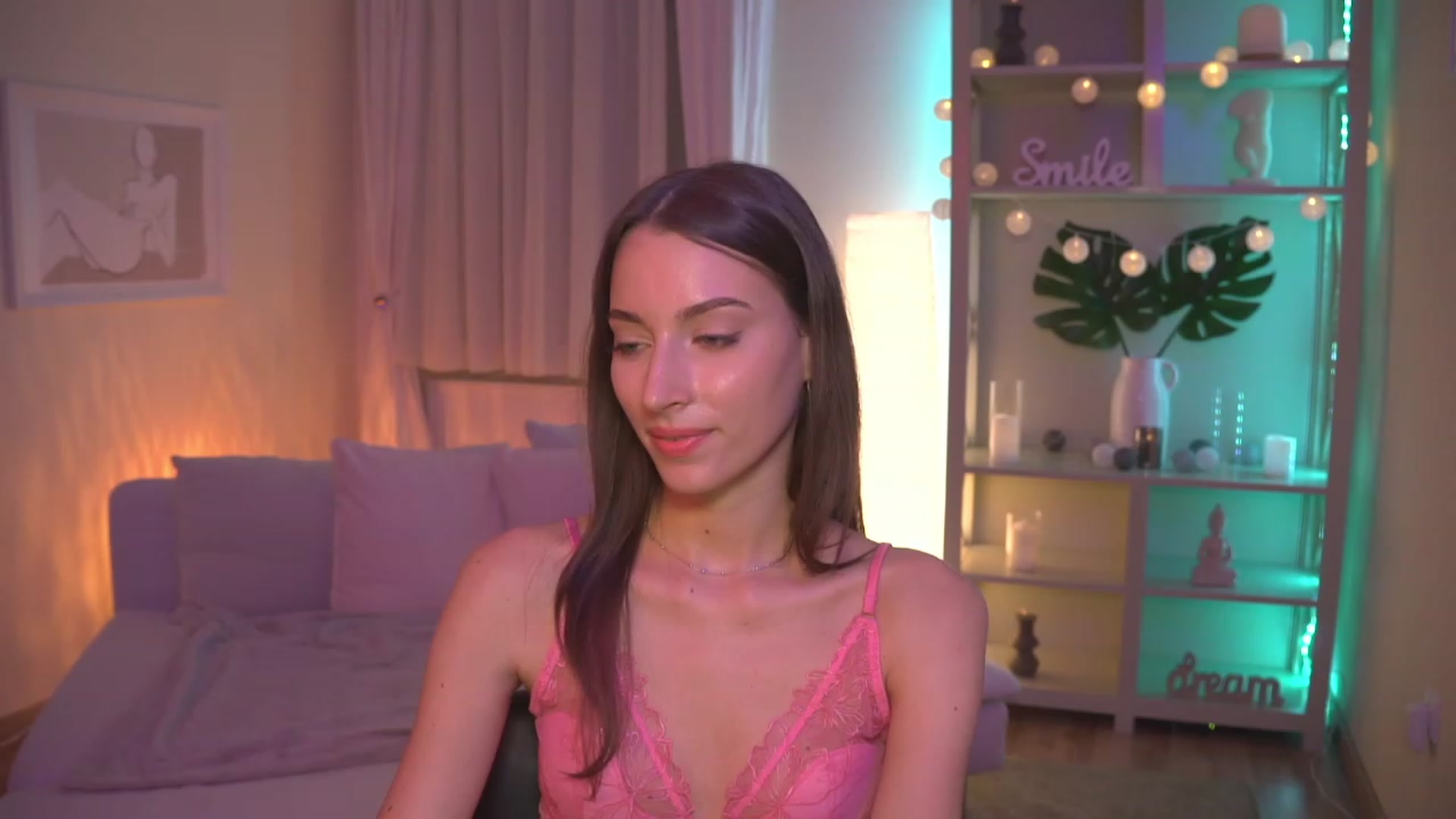 Gallery image thumbnail from Emily_grey69's myfreecams stream on, 09/01/2023, 20:32 image 6 of 20