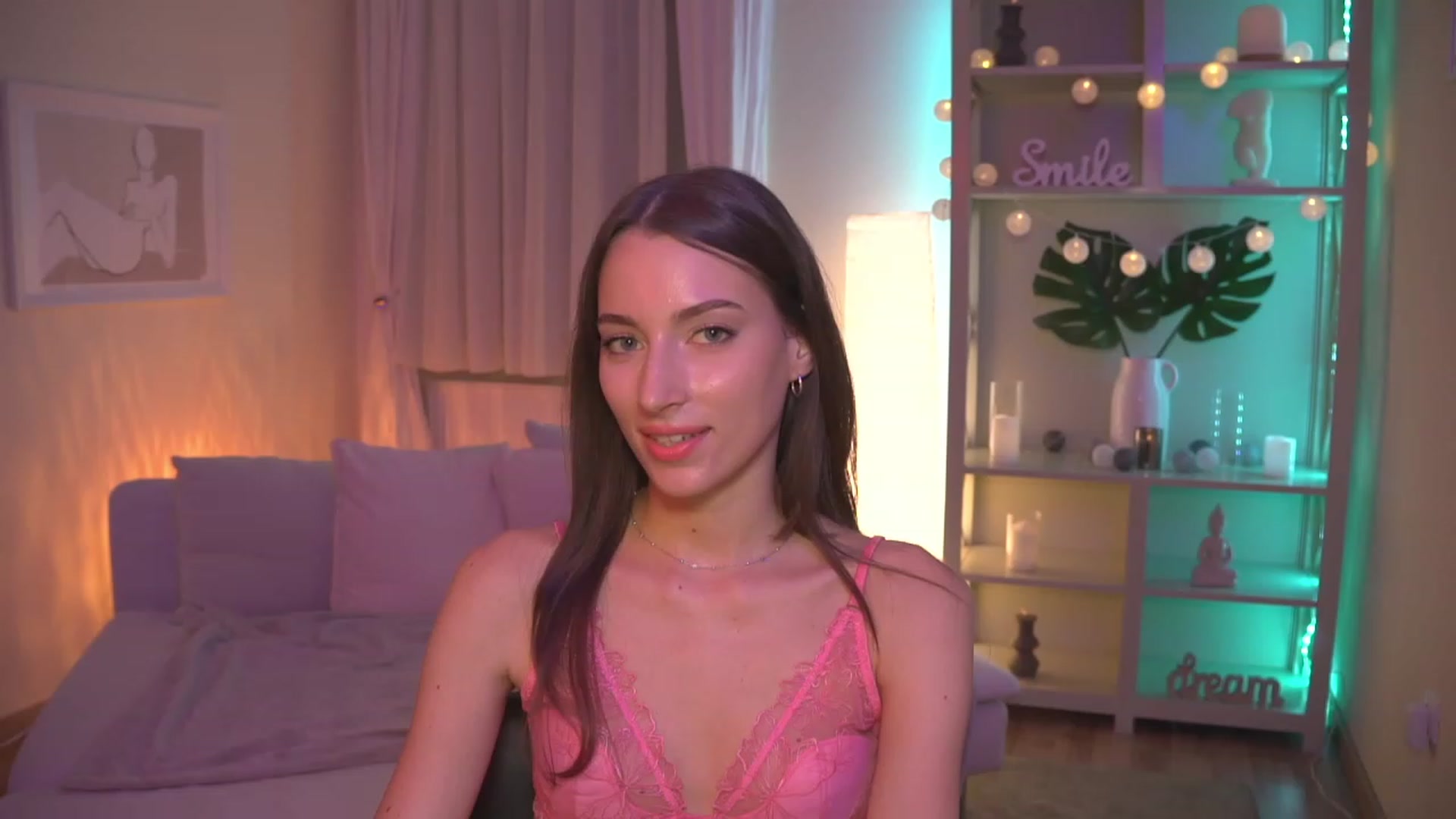 Gallery image thumbnail from Emily_grey69's myfreecams stream on, 09/01/2023, 20:32 image 12 of 20