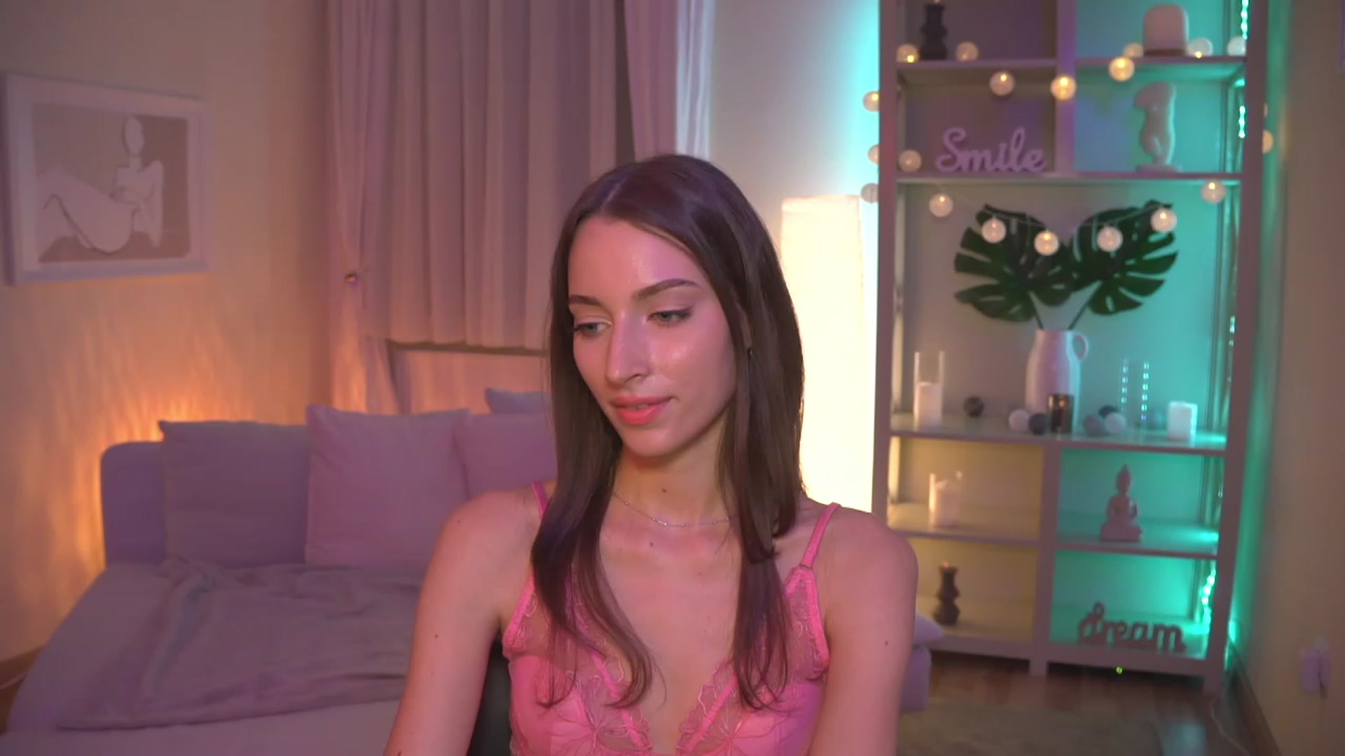 Gallery image thumbnail from Emily_grey69's myfreecams stream on, 09/01/2023, 20:32 image 15 of 20