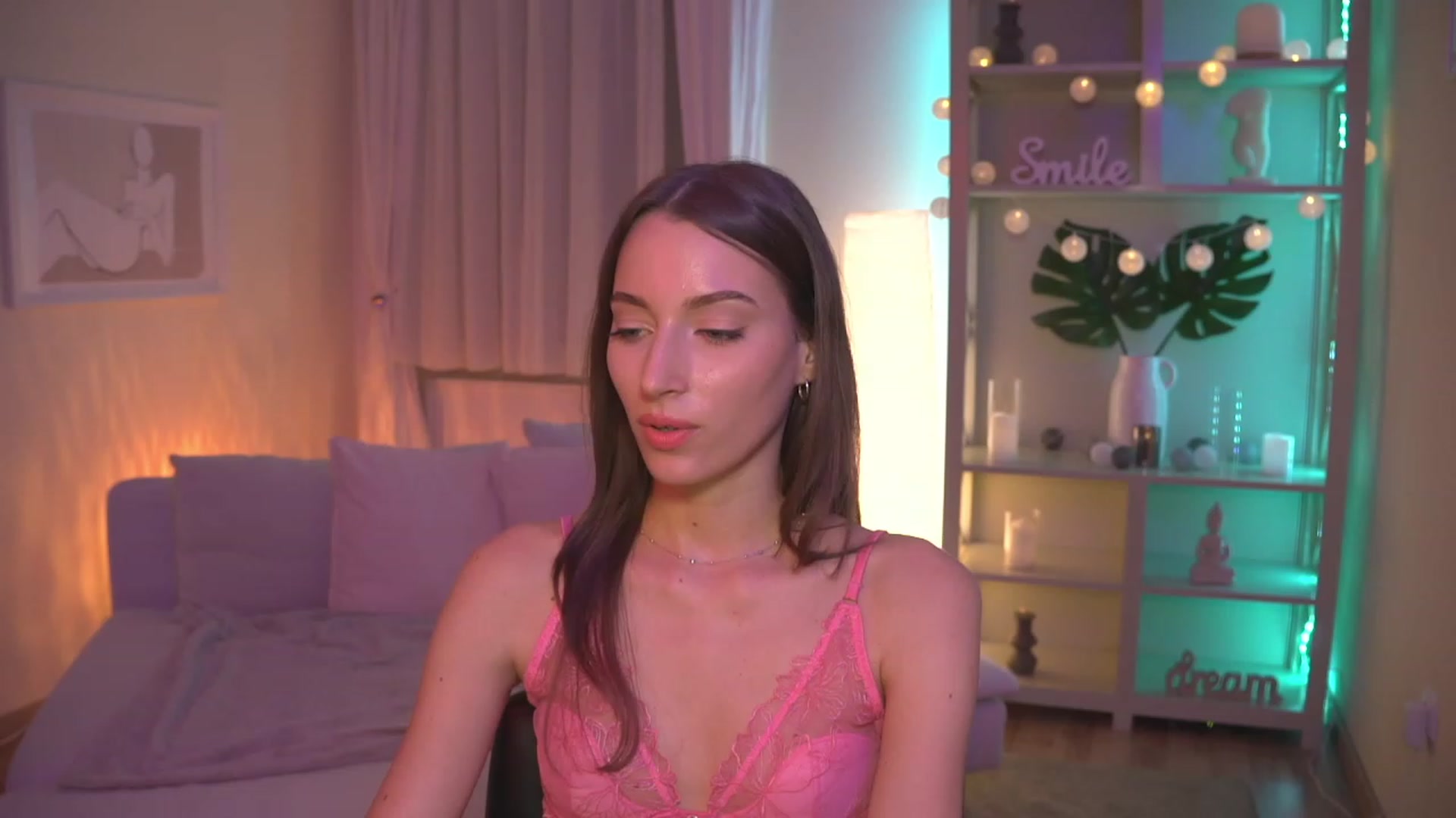 Gallery image thumbnail from Emily_grey69's myfreecams stream on, 09/01/2023, 20:32 image 3 of 20