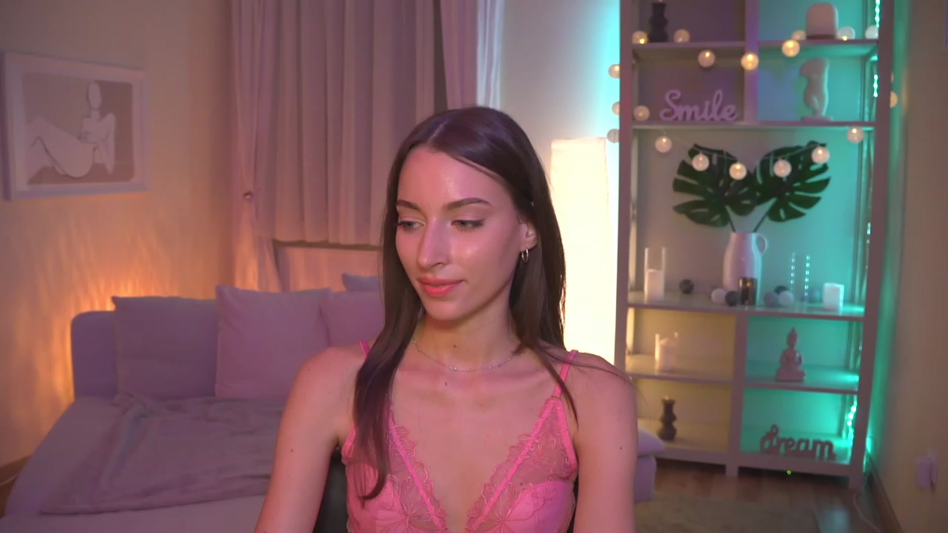 Gallery image thumbnail from Emily_grey69's myfreecams stream on, 09/01/2023, 20:32 image 10 of 20