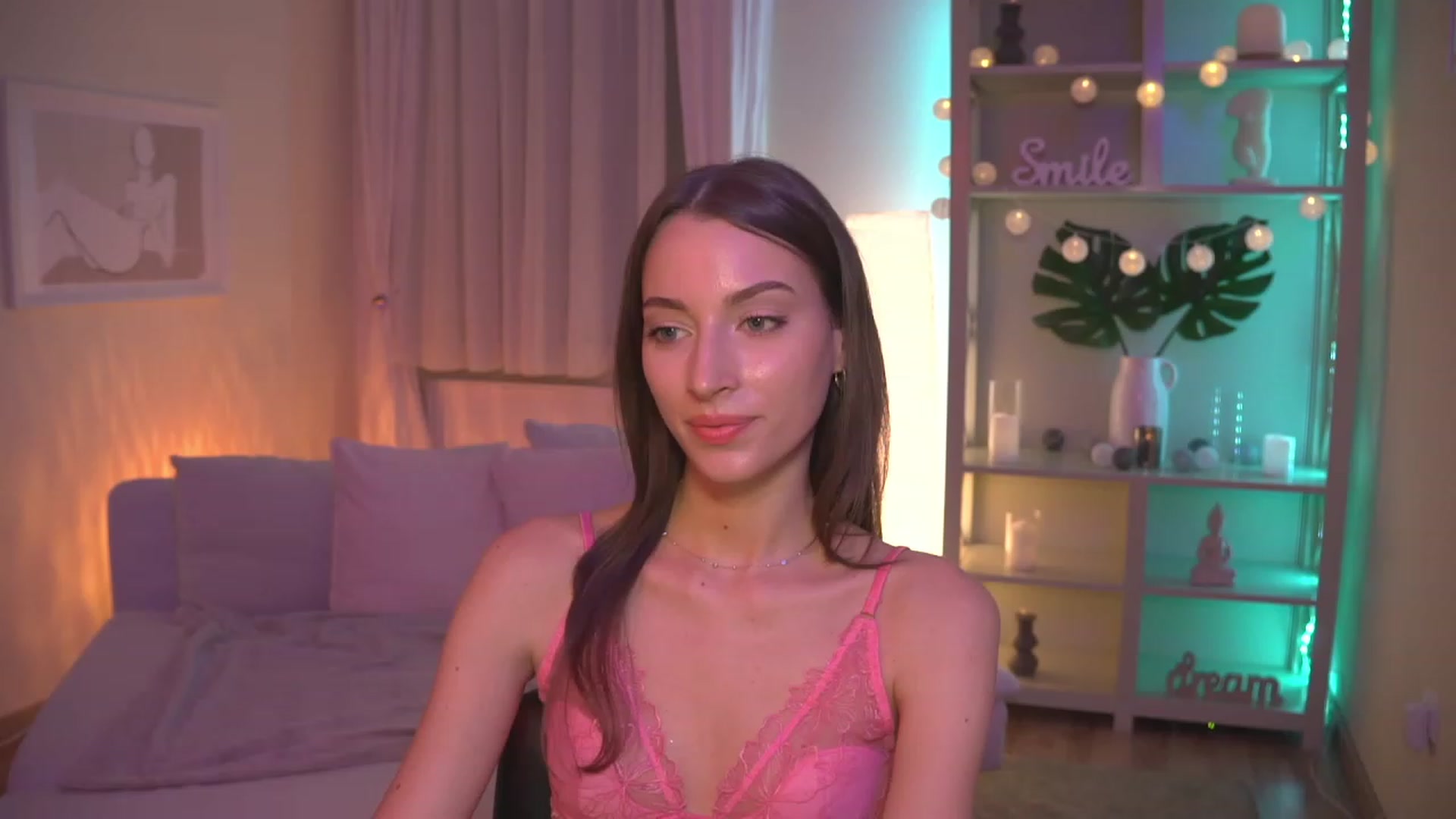 Gallery image thumbnail from Emily_grey69's myfreecams stream on, 09/01/2023, 20:32 image 2 of 20