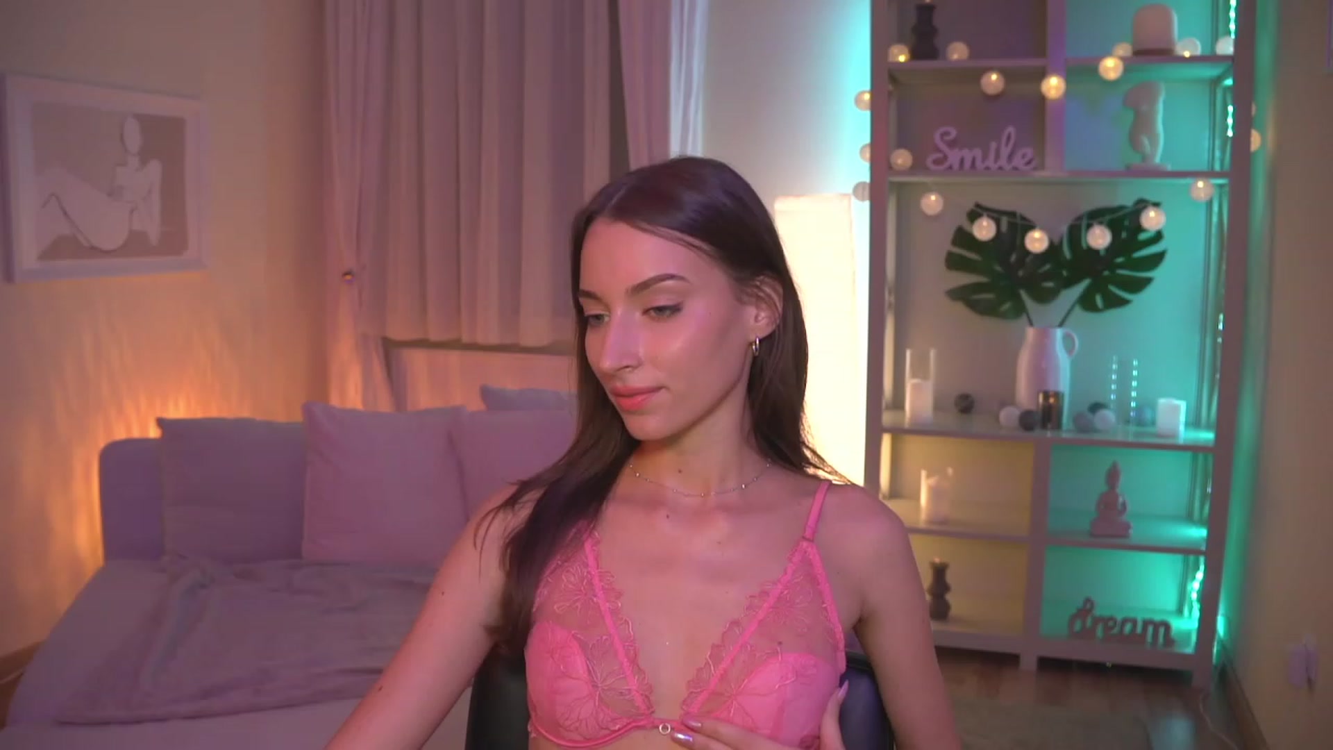 Gallery image thumbnail from Emily_grey69's myfreecams stream on, 09/01/2023, 20:32 image 19 of 20