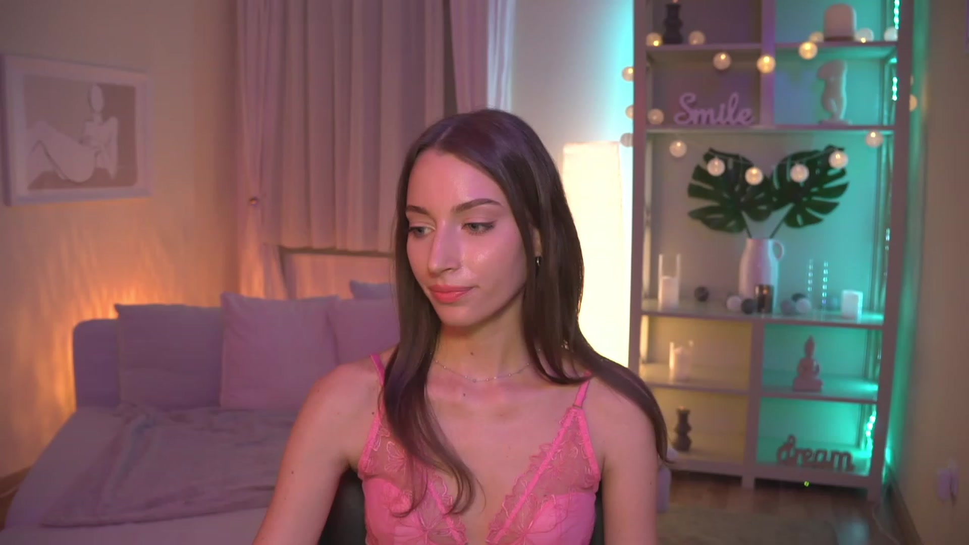 Gallery image thumbnail from Emily_grey69's myfreecams stream on, 09/01/2023, 20:32 image 17 of 20