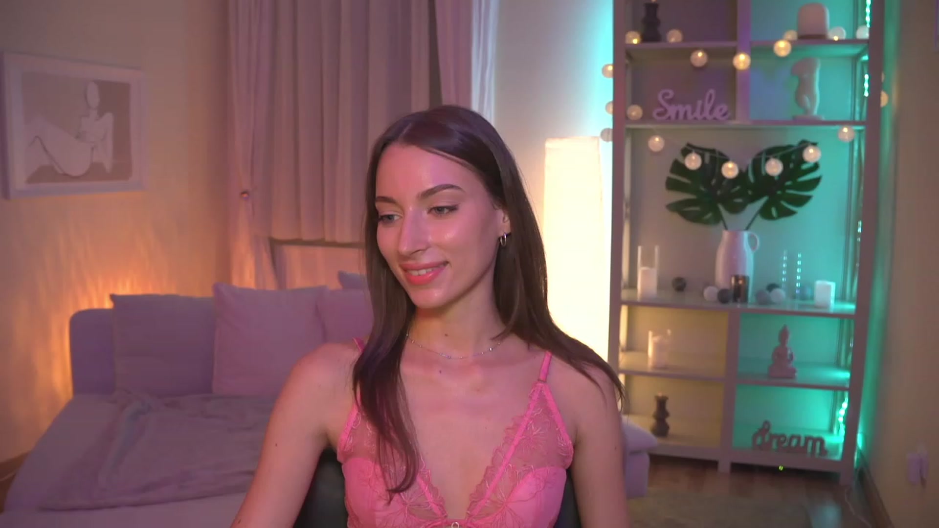 Gallery image thumbnail from Emily_grey69's myfreecams stream on, 09/01/2023, 20:32 image 7 of 20