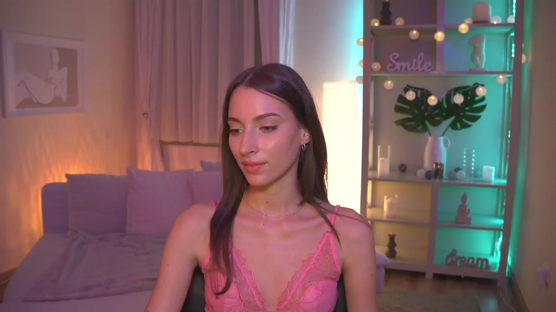Gallery image thumbnail from Emily_grey69's myfreecams stream on, 09/01/2023, 20:32 image 11 of 20