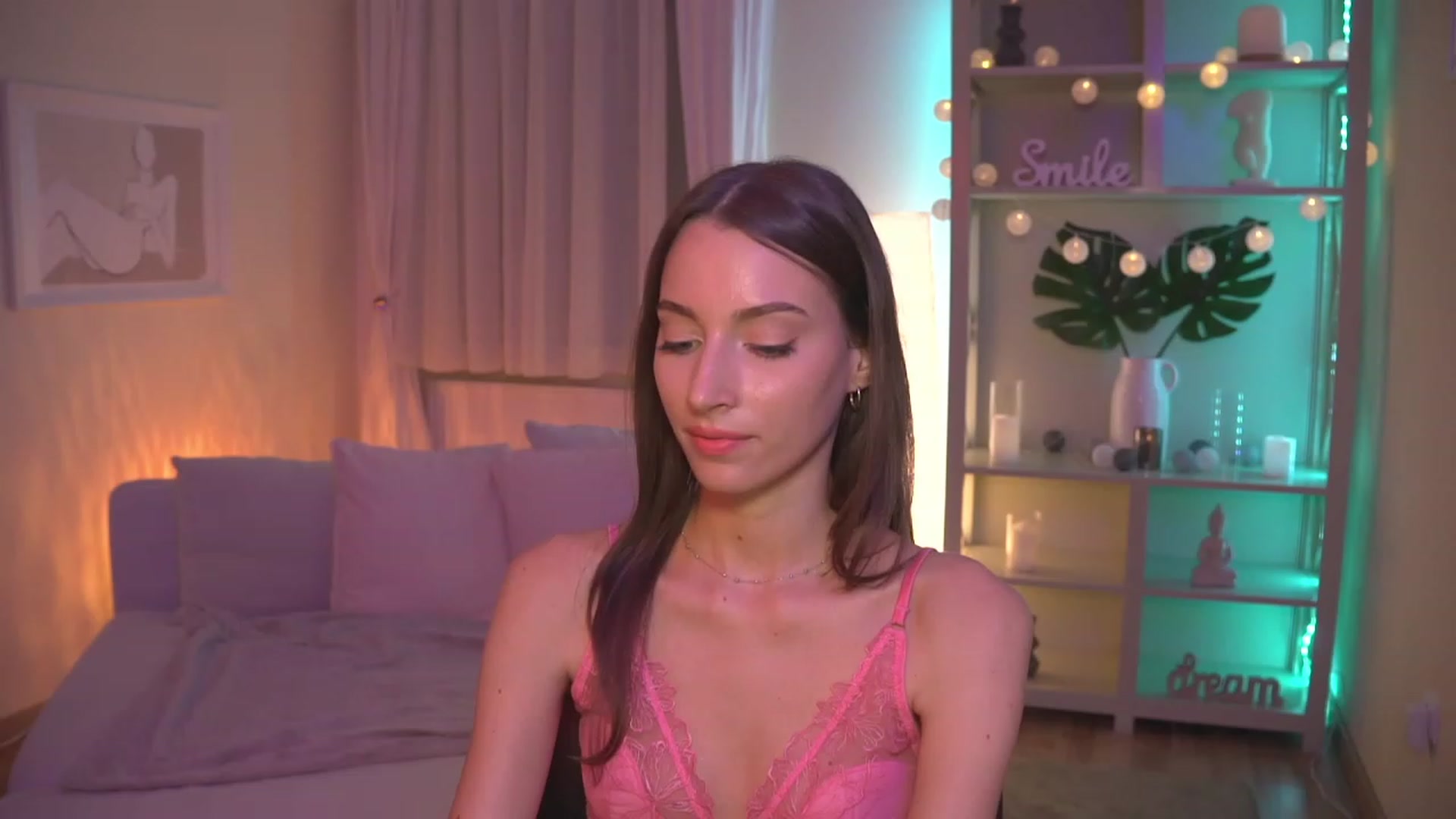 Gallery image thumbnail from Emily_grey69's myfreecams stream on, 09/01/2023, 20:32 image 5 of 20
