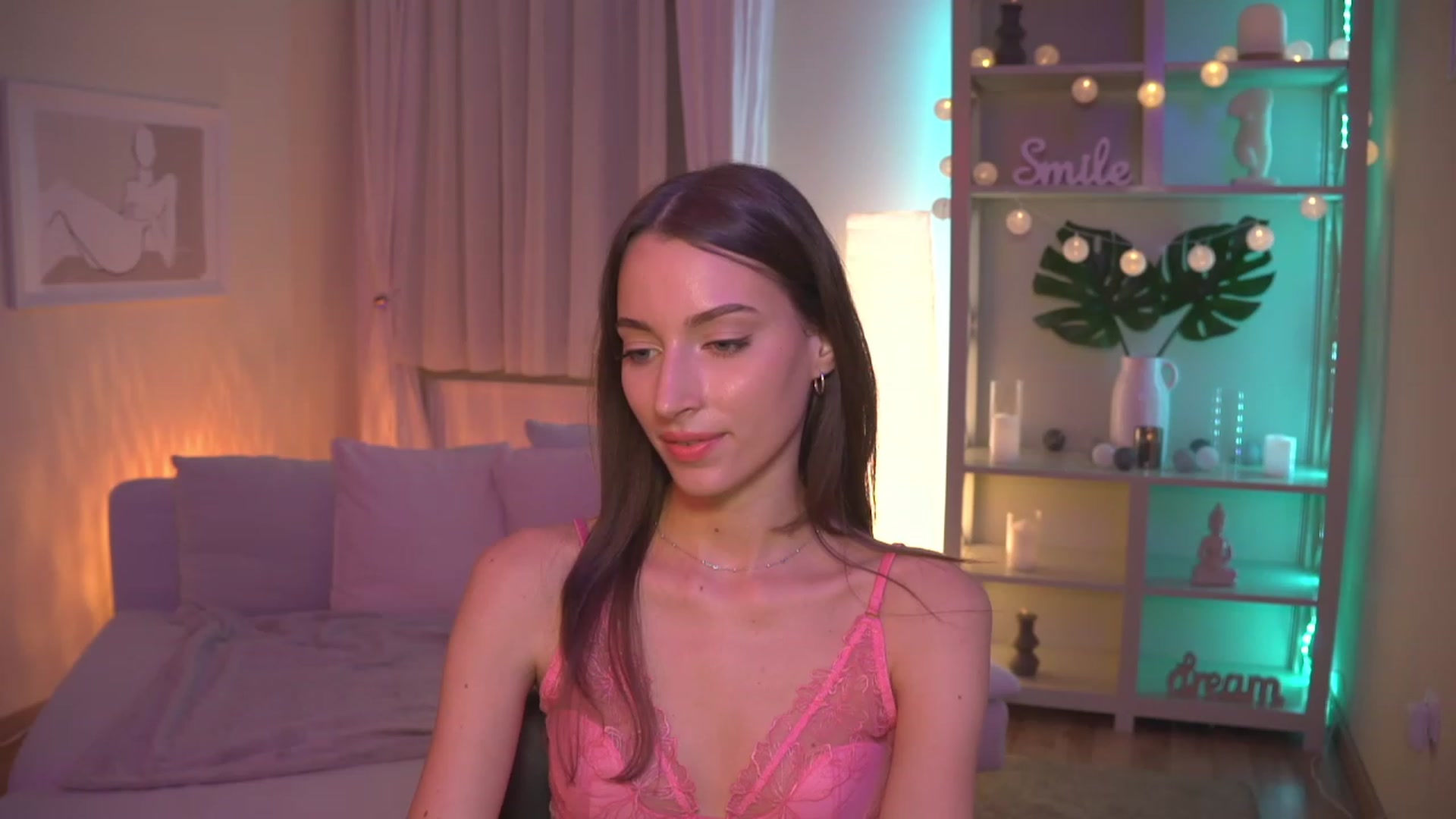 Gallery image thumbnail from Emily_grey69's myfreecams stream on, 09/01/2023, 20:32 image 13 of 20