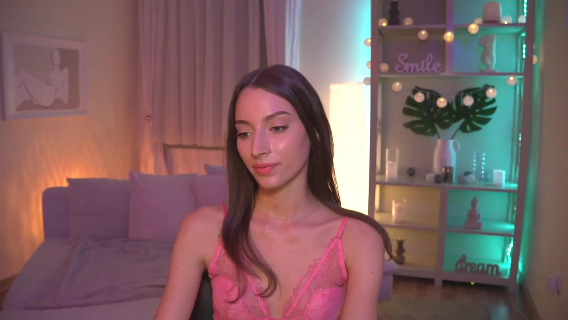 Gallery image thumbnail from Emily_grey69's myfreecams stream on, 09/01/2023, 20:32 image 16 of 20