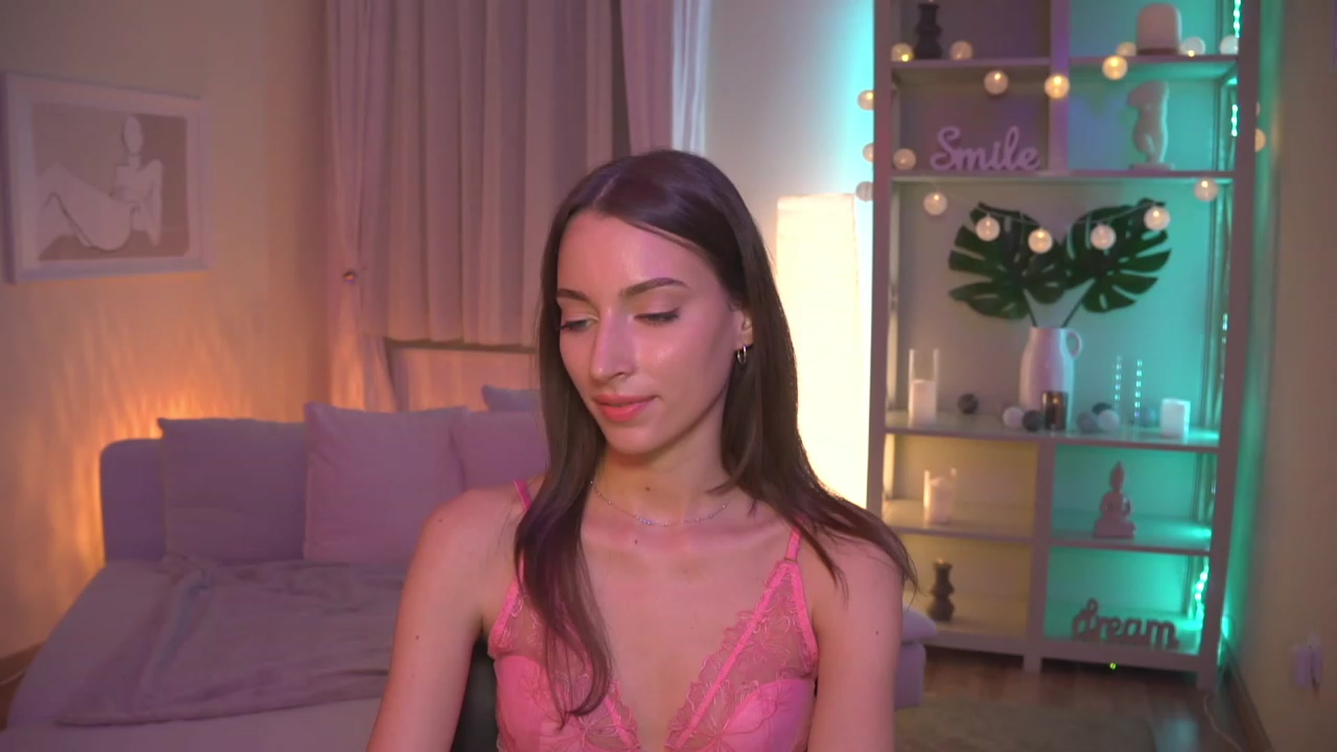 Gallery image thumbnail from Emily_grey69's myfreecams stream on, 09/01/2023, 20:32 image 8 of 20