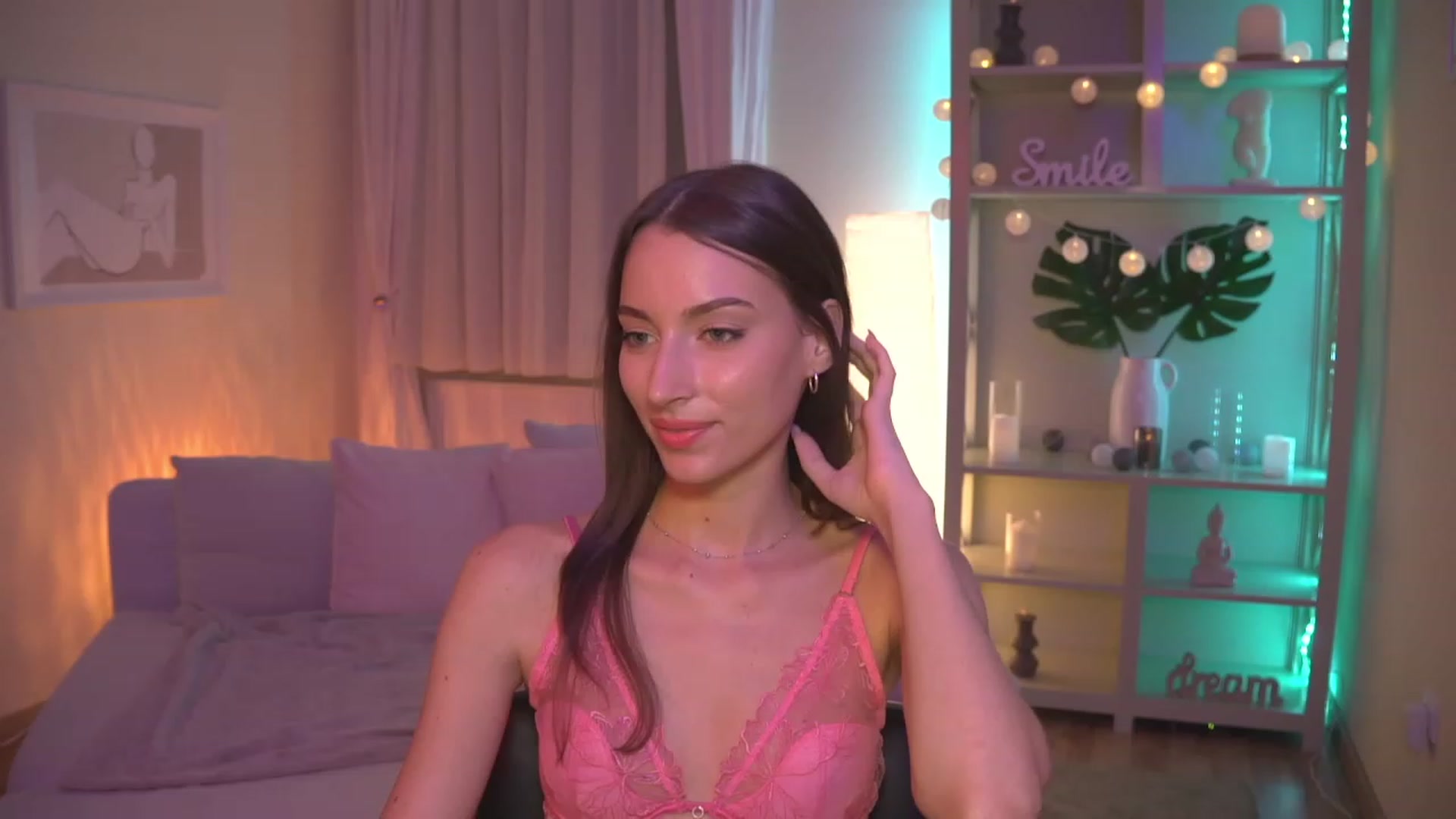Gallery image thumbnail from Emily_grey69's myfreecams stream on, 09/01/2023, 20:32 image 14 of 20