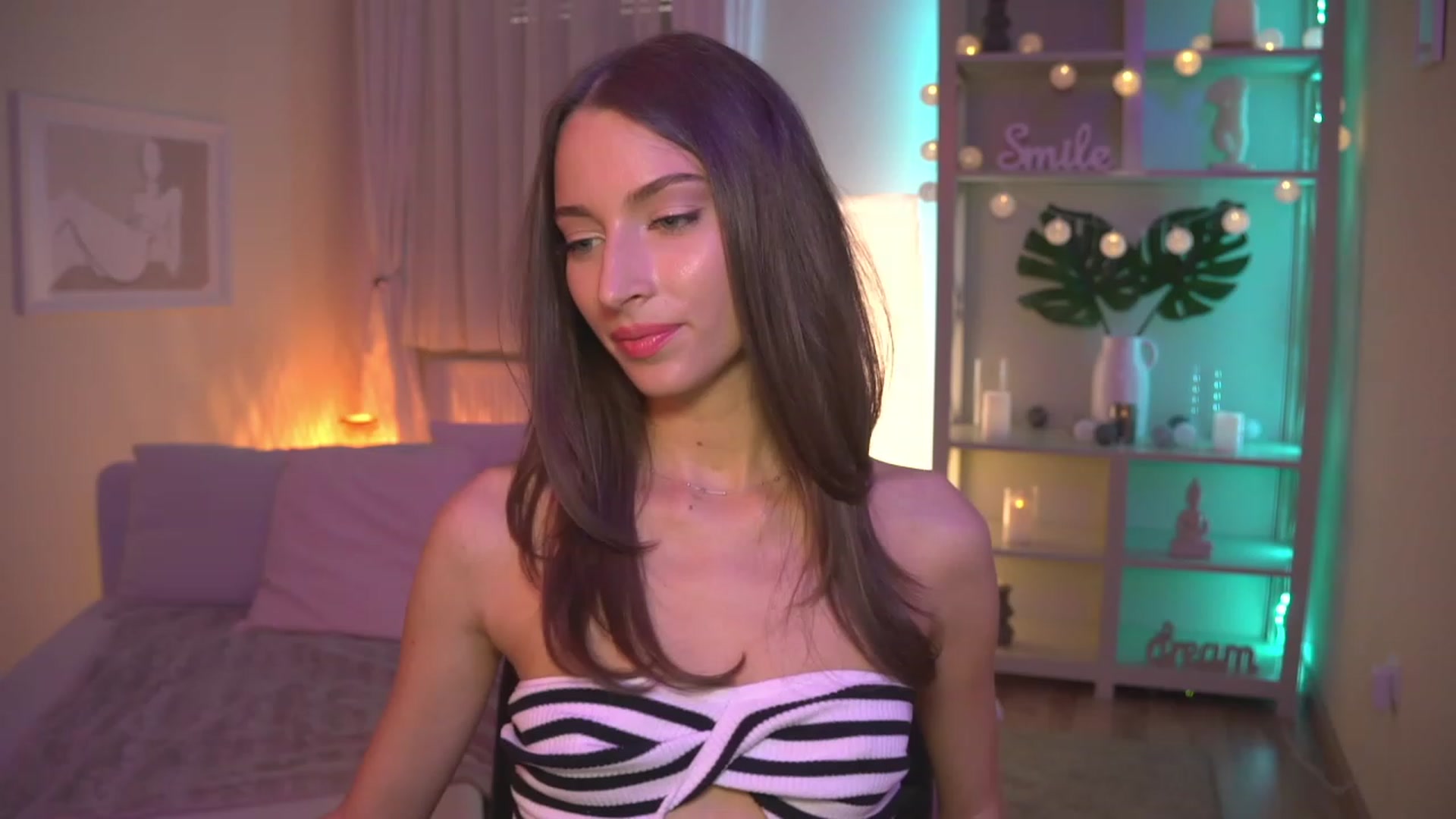 Gallery image thumbnail from Emily_grey69's myfreecams stream on, 09/05/2023, 17:47 image 2 of 20