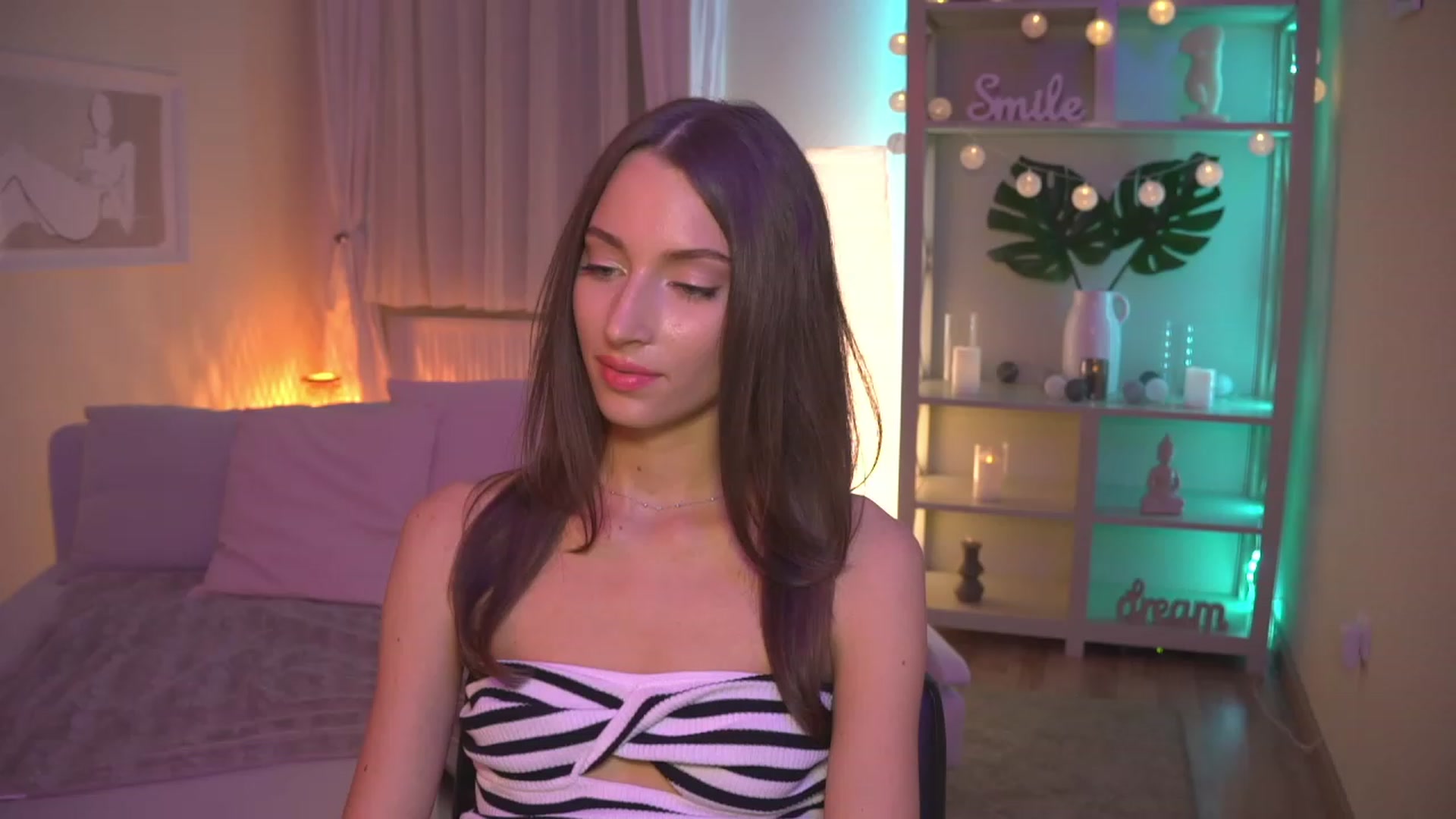 Gallery image thumbnail from Emily_grey69's myfreecams stream on, 09/05/2023, 17:47 image 15 of 20