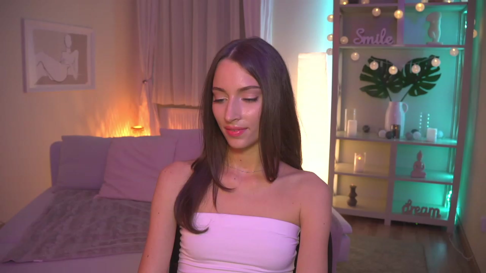 Gallery image thumbnail from Emily_grey69's myfreecams stream on, 09/05/2023, 18:25 image 19 of 20