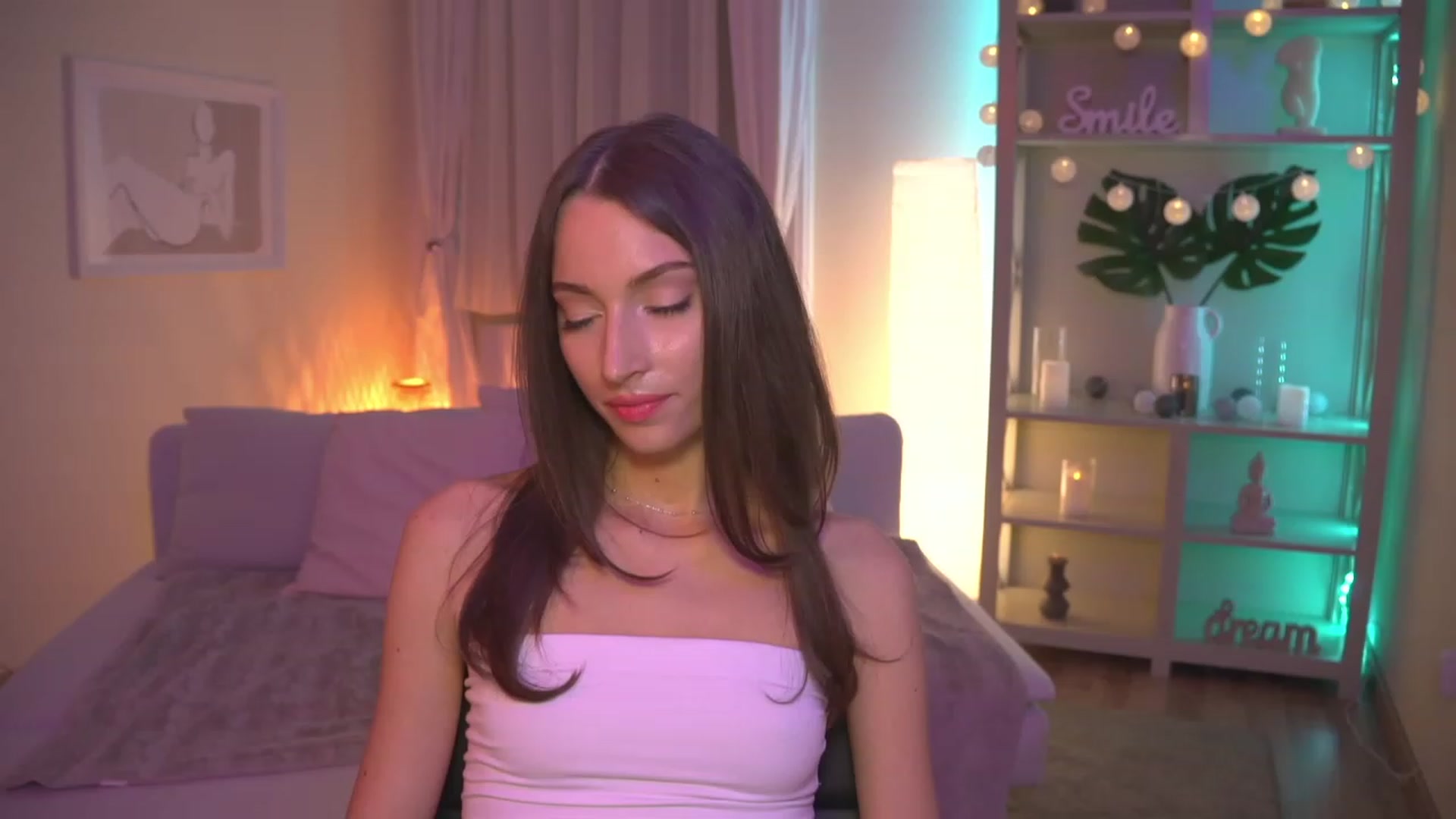 Gallery image thumbnail from Emily_grey69's myfreecams stream on, 09/05/2023, 18:25 image 7 of 20
