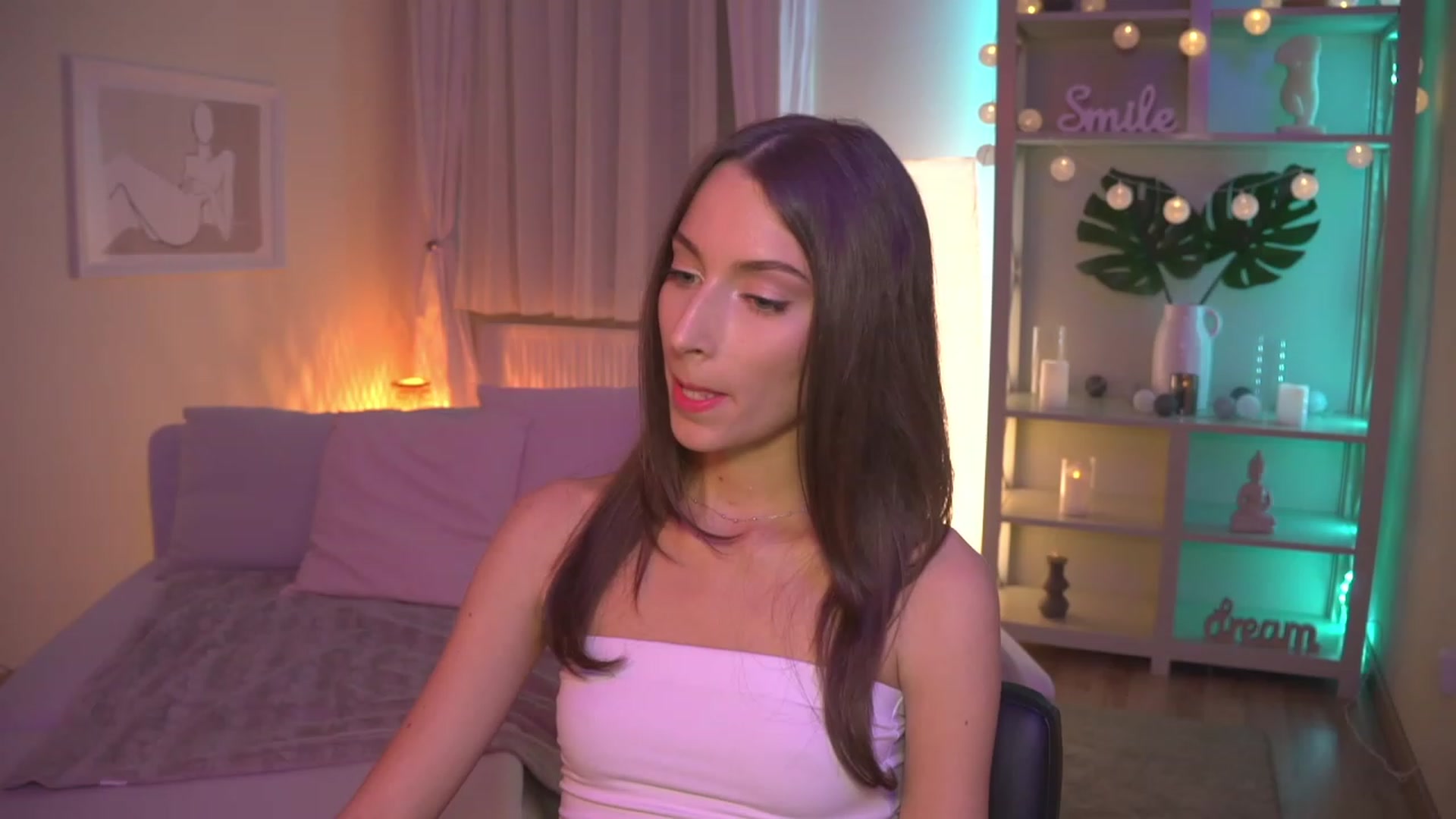 Gallery image thumbnail from Emily_grey69's myfreecams stream on, 09/05/2023, 18:25 image 14 of 20