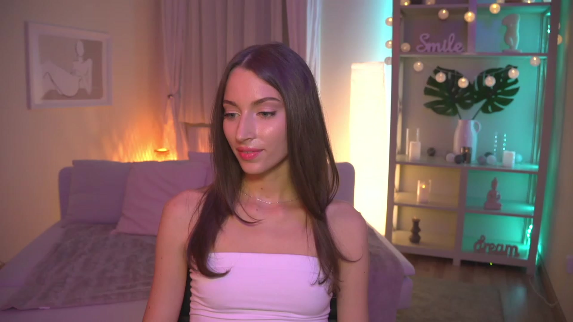 Gallery image thumbnail from Emily_grey69's myfreecams stream on, 09/05/2023, 18:25 image 5 of 20