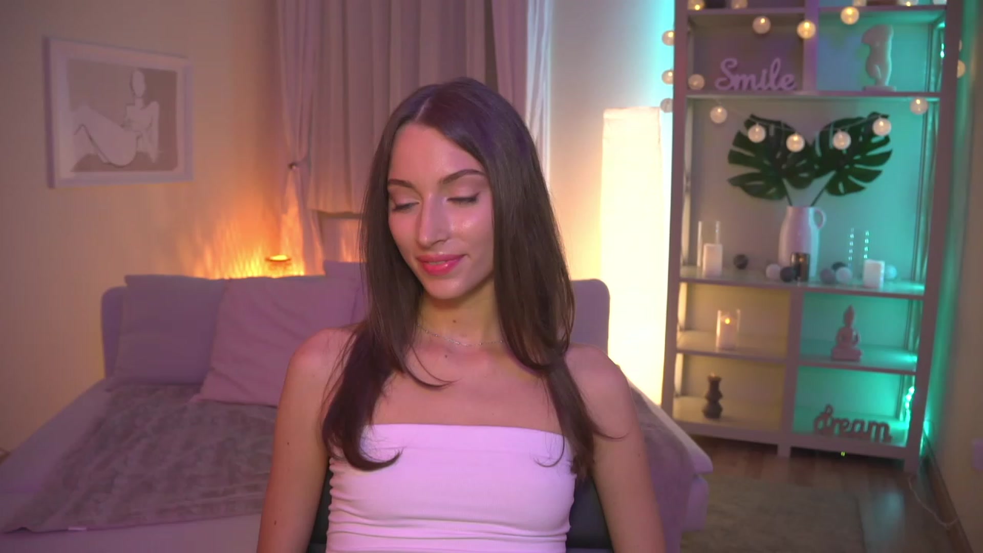 Gallery image thumbnail from Emily_grey69's myfreecams stream on, 09/05/2023, 18:25 image 6 of 20