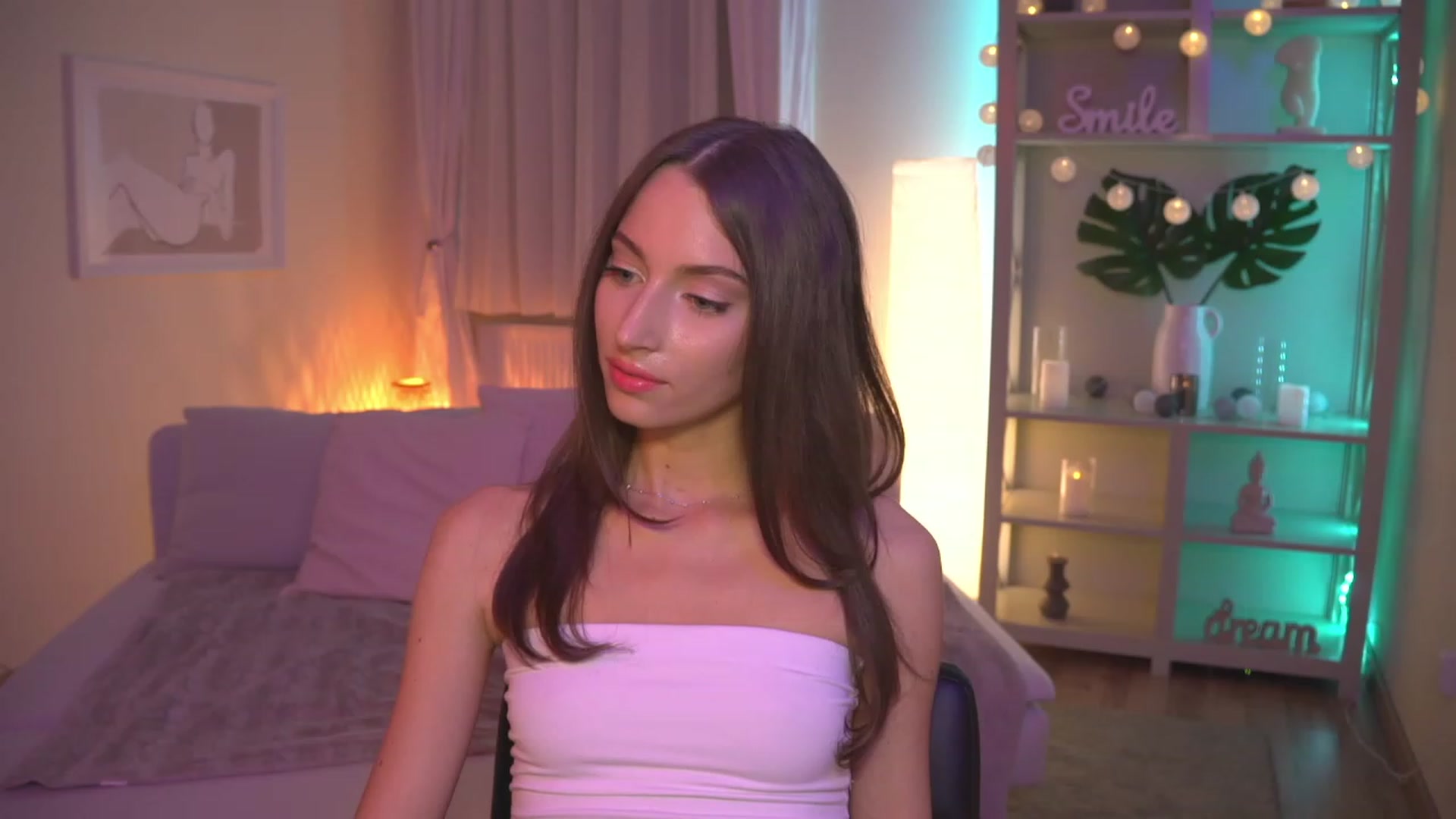 Gallery image thumbnail from Emily_grey69's myfreecams stream on, 09/05/2023, 18:25 image 1 of 20