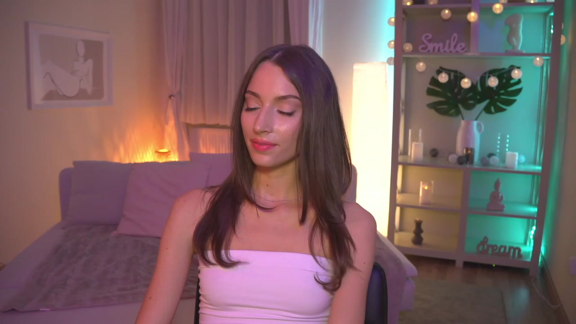 Gallery image thumbnail from Emily_grey69's myfreecams stream on, 09/05/2023, 18:25 image 2 of 20