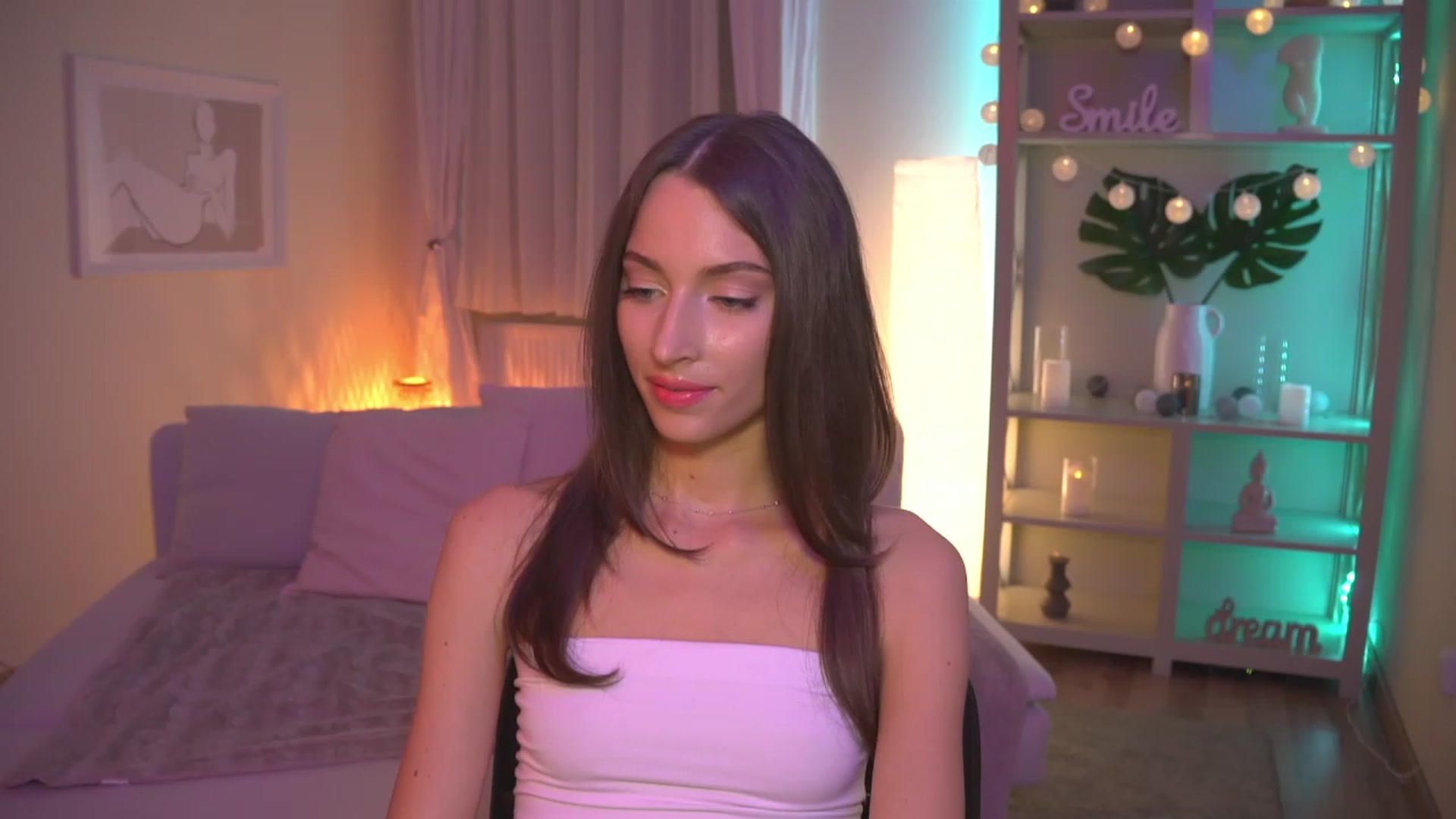 Gallery image thumbnail from Emily_grey69's myfreecams stream on, 09/05/2023, 18:25 image 10 of 20