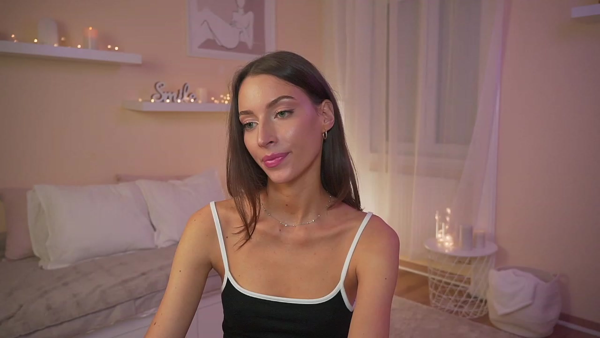 Gallery image thumbnail from Emily_grey69's myfreecams stream on, 09/11/2023, 18:17 image 3 of 20