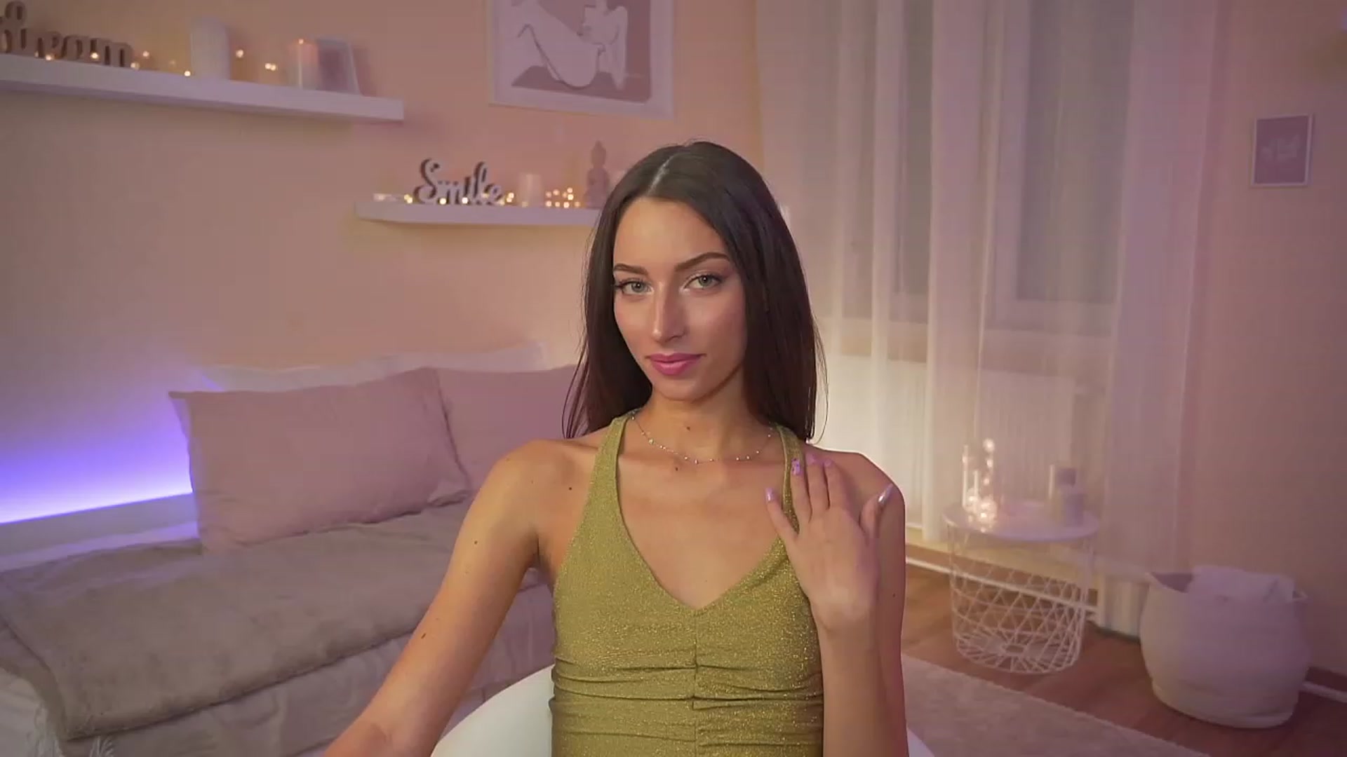 Gallery image thumbnail from Emily_grey69's myfreecams stream on, 09/19/2023, 16:18 image 8 of 20