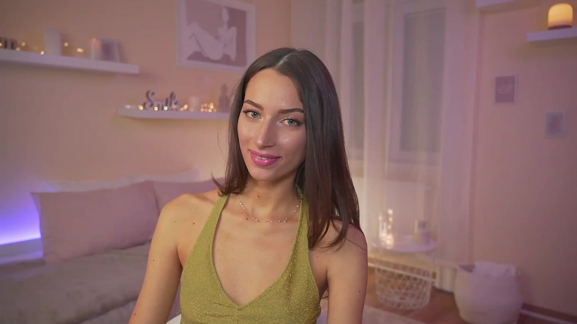 Gallery image thumbnail from Emily_grey69's myfreecams stream on, 09/19/2023, 17:53 image 1 of 20
