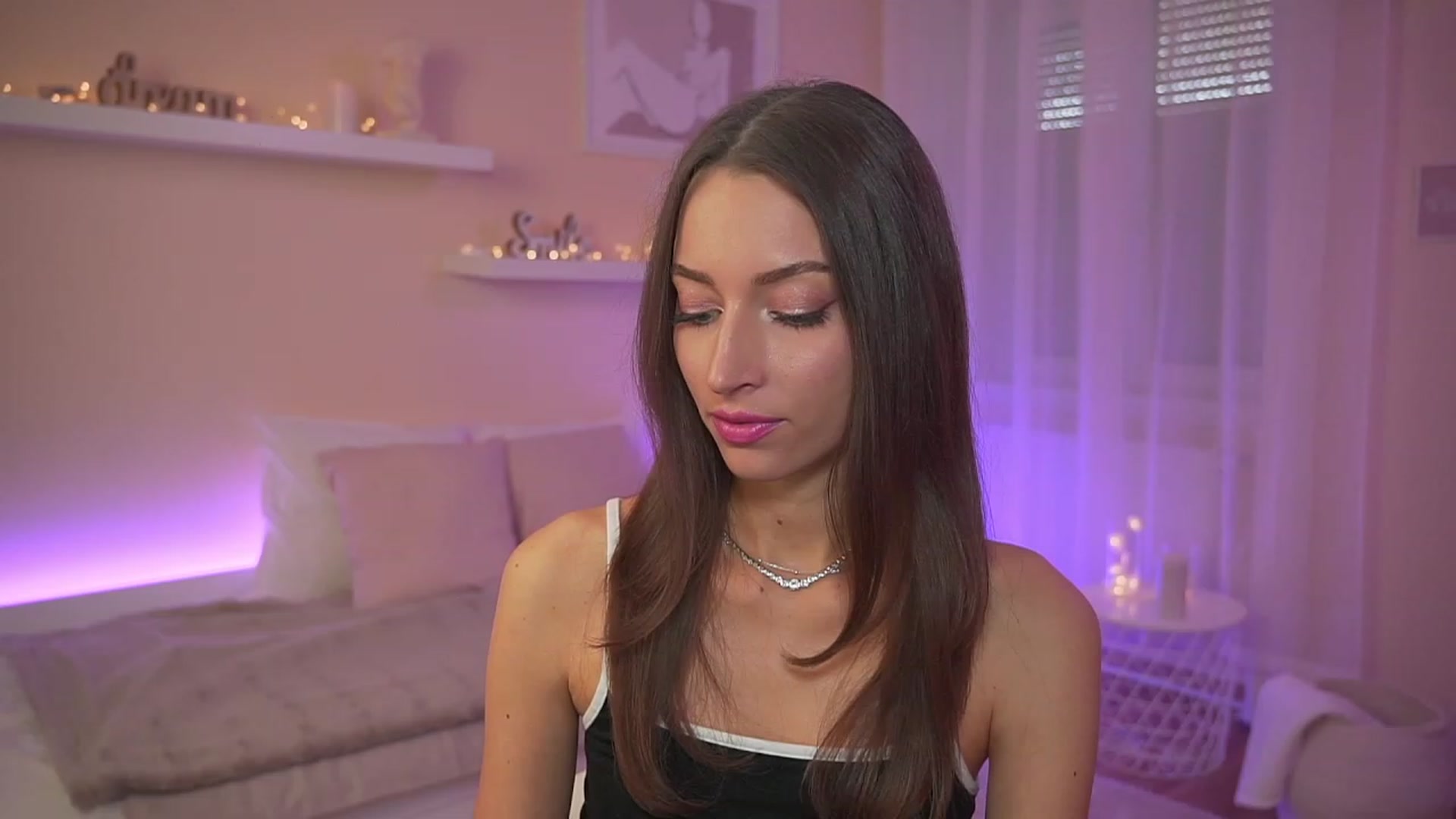 Gallery image thumbnail from Emily_grey69's myfreecams stream on, 09/25/2023, 15:37 image 1 of 20