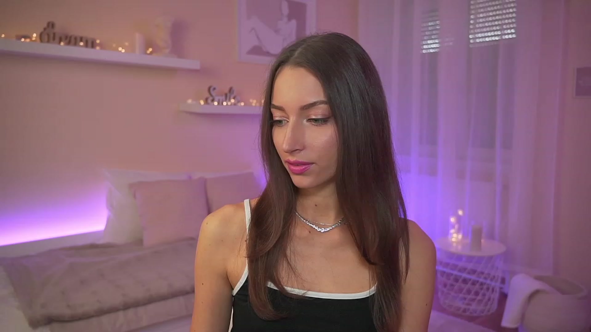 Gallery image thumbnail from Emily_grey69's myfreecams stream on, 09/25/2023, 15:37 image 3 of 20